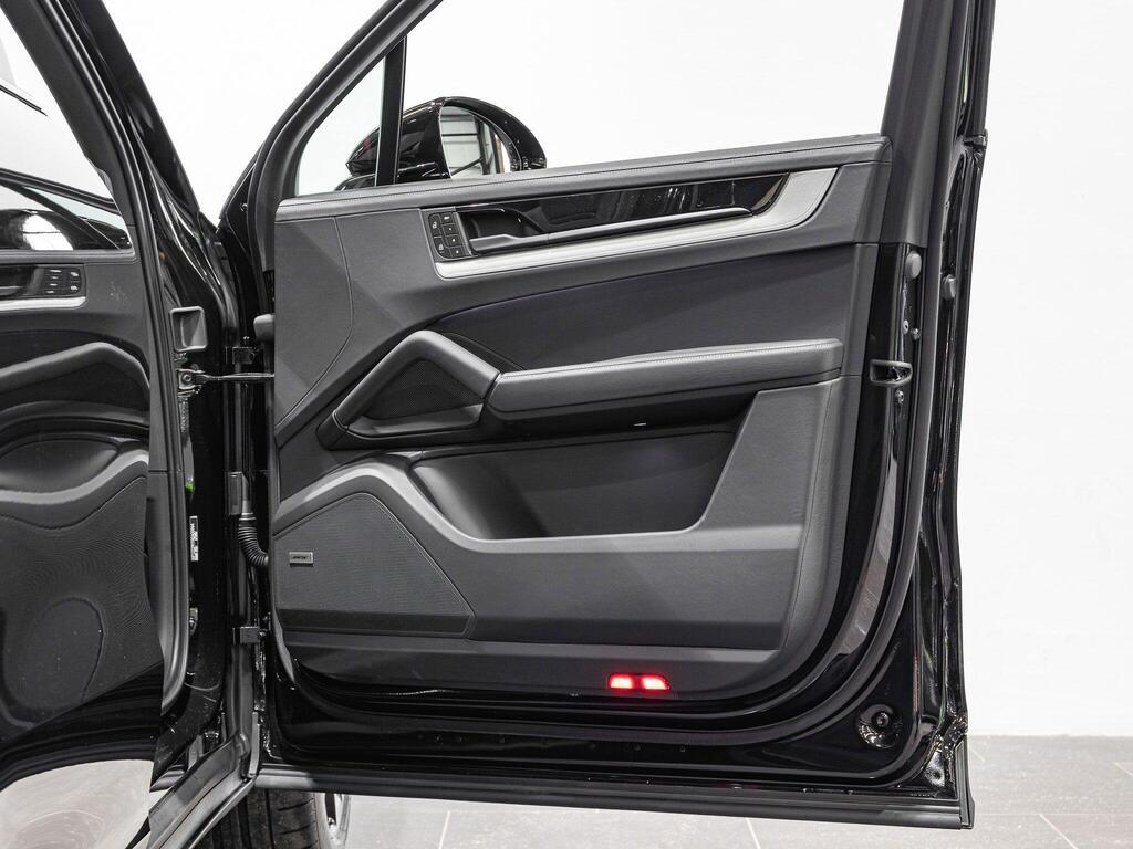 An interior shot of the door interior on a 2023 Porsche CAYENNE