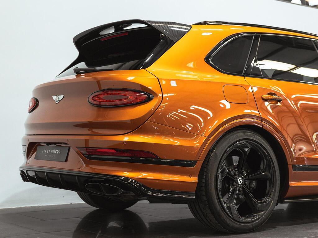 An exterior shot of the rear right on a 2022 Bentley BENTAYGA