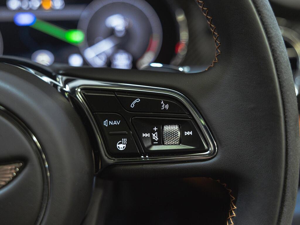 An interior shot of the misc controls on a 2022 Bentley BENTAYGA