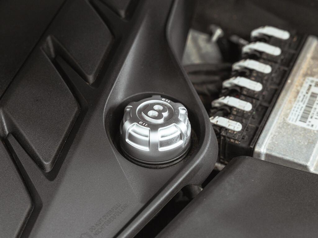 An interior shot of the misc controls on a 2022 Bentley BENTAYGA
