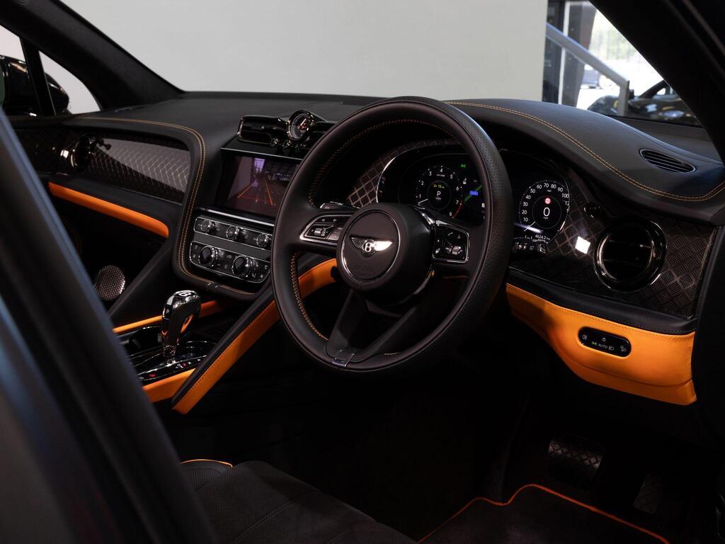An interior shot of the interior front on a 2025 Bentley Bentayga