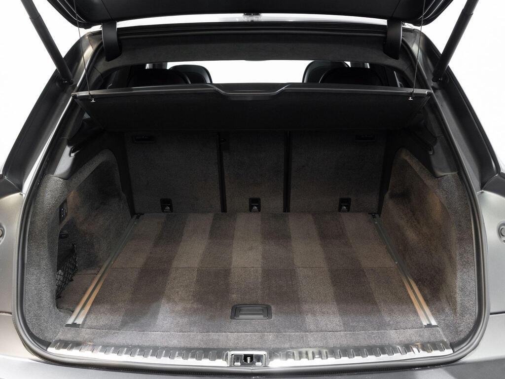 An interior shot of the boot on a 2025 Bentley Bentayga