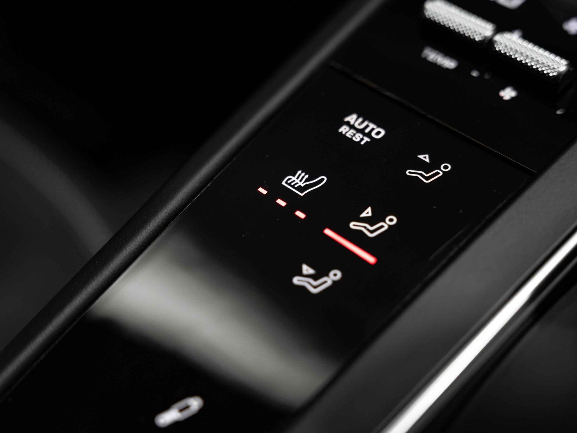 An interior shot of the misc controls on a 2025 Porsche Macan
