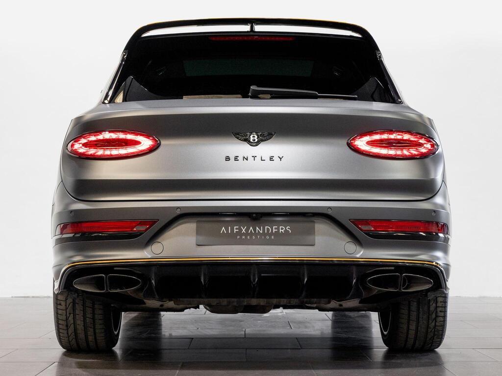 An exterior shot of the rear on a 2025 Bentley Bentayga
