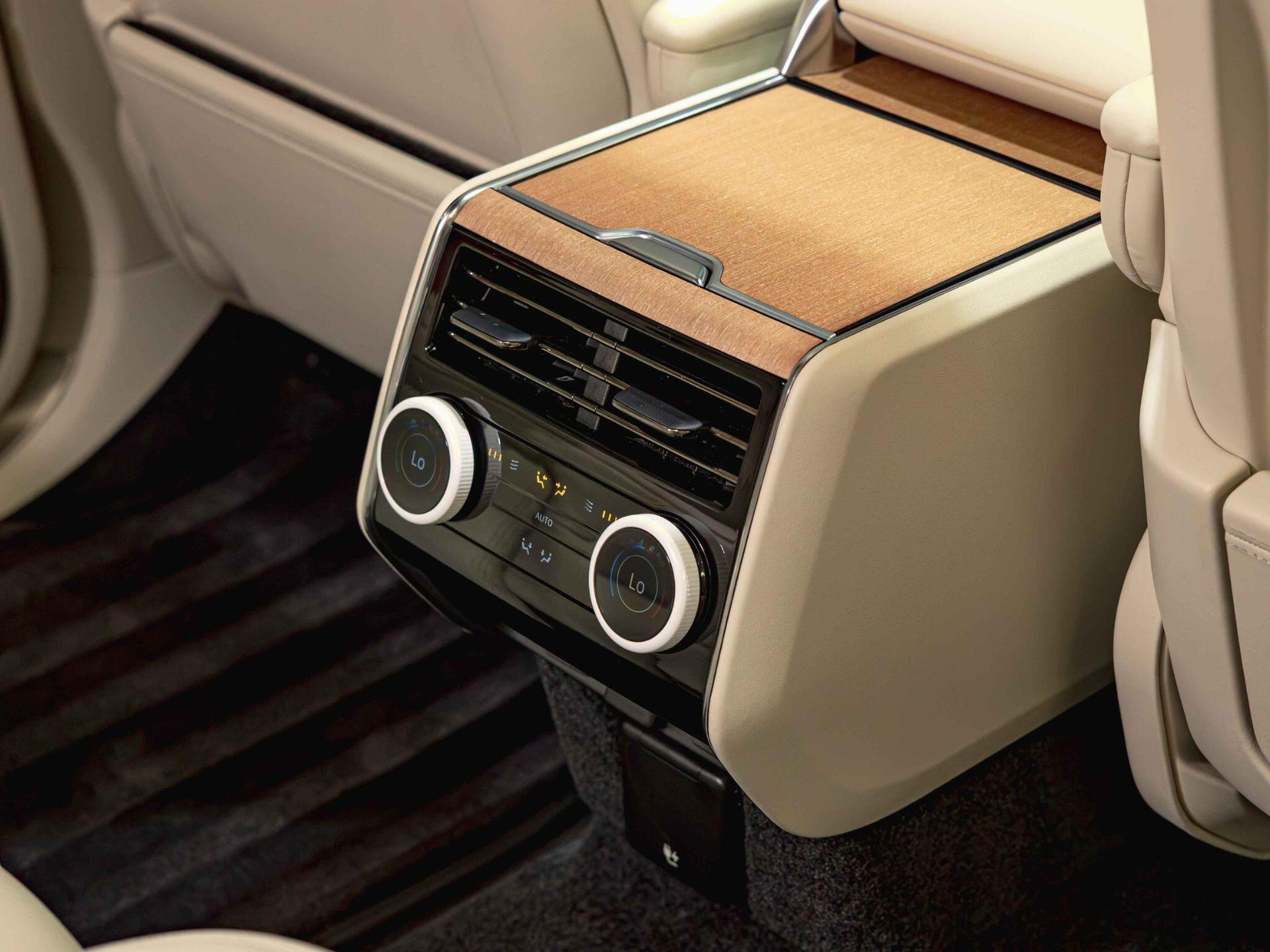 An interior shot of the misc controls on a 2024 Land Rover Range Rover
