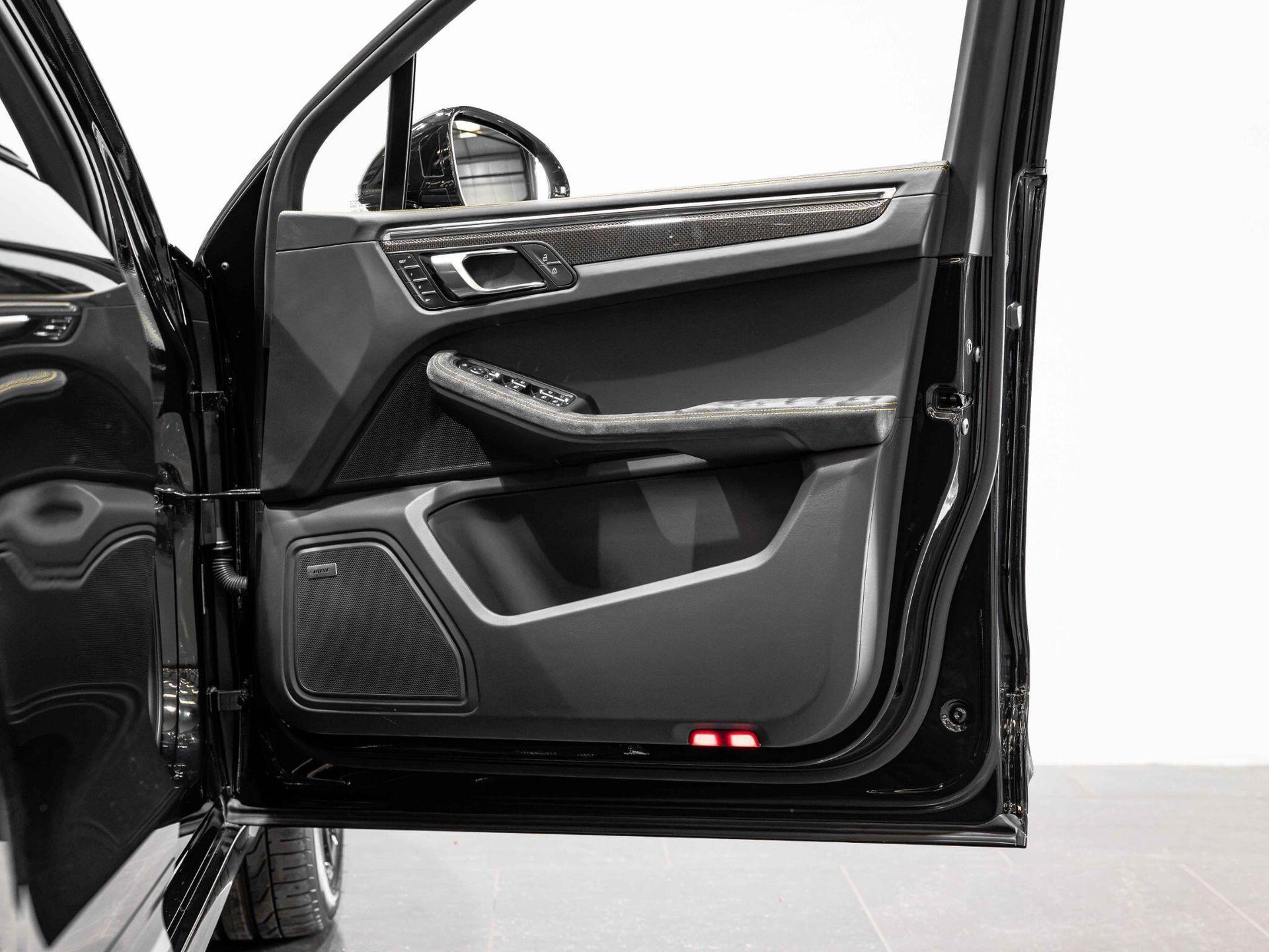 An interior shot of the door interior on a 2025 Porsche Macan