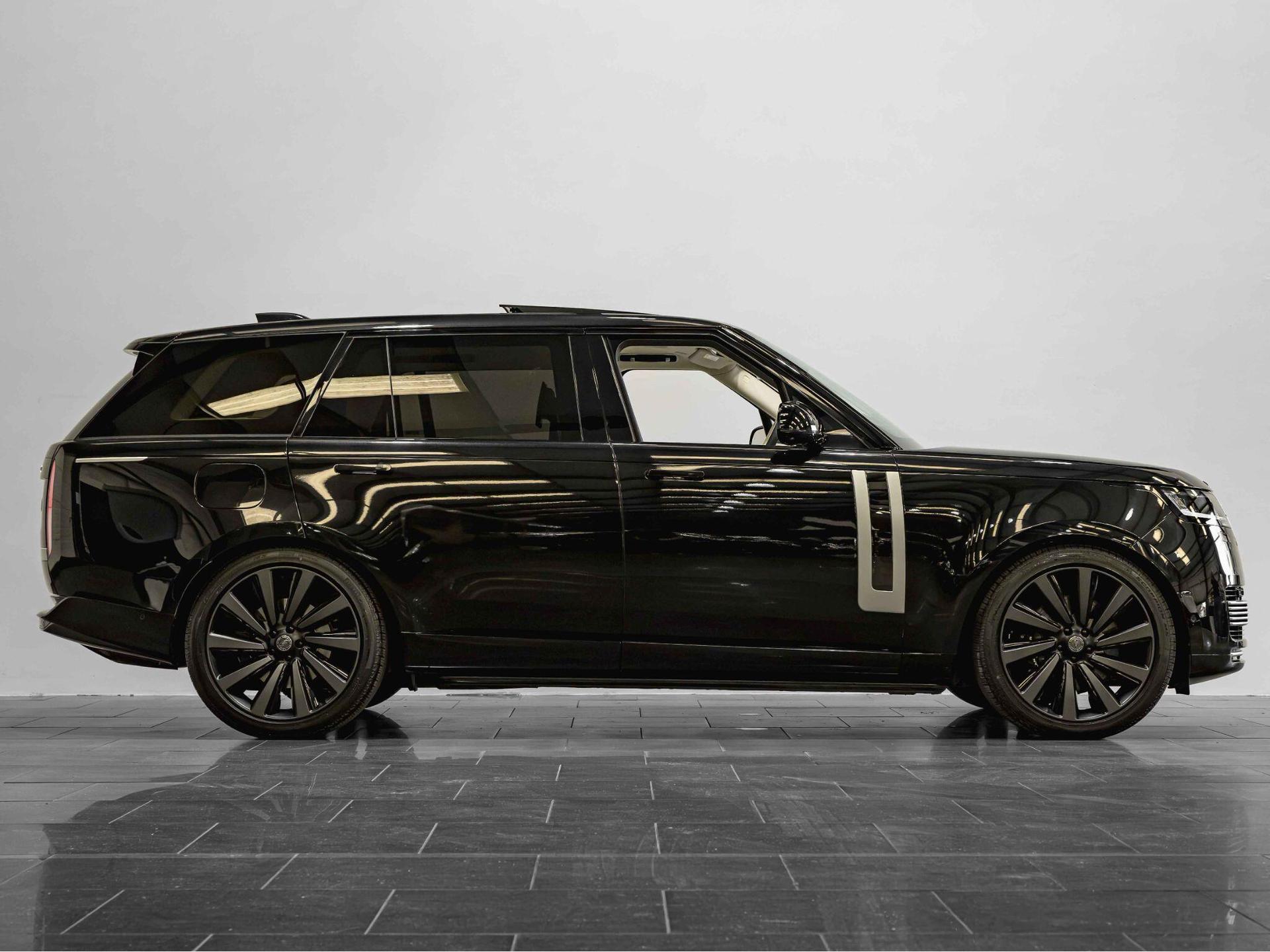 An exterior shot of the side right on a 2024 Land Rover Range Rover