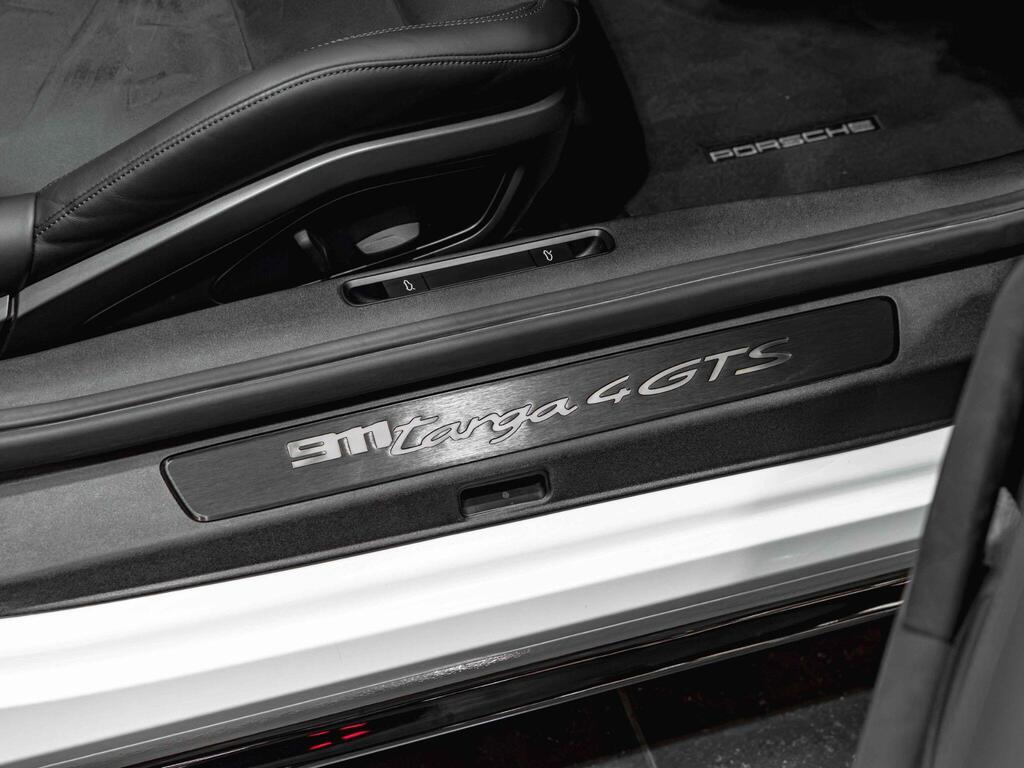 An interior shot of the misc controls on a 2021 Porsche 911