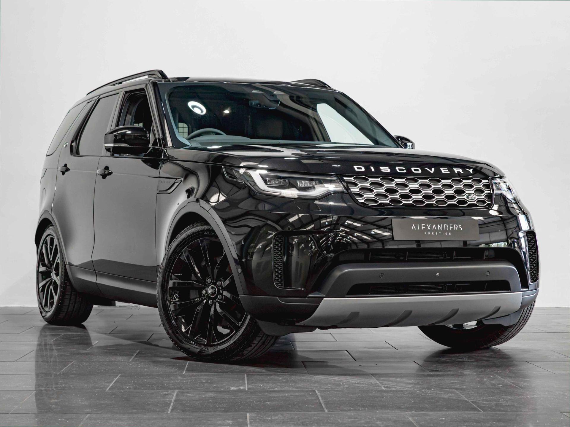 An exterior shot of the front right on a 2025 Land Rover Discovery