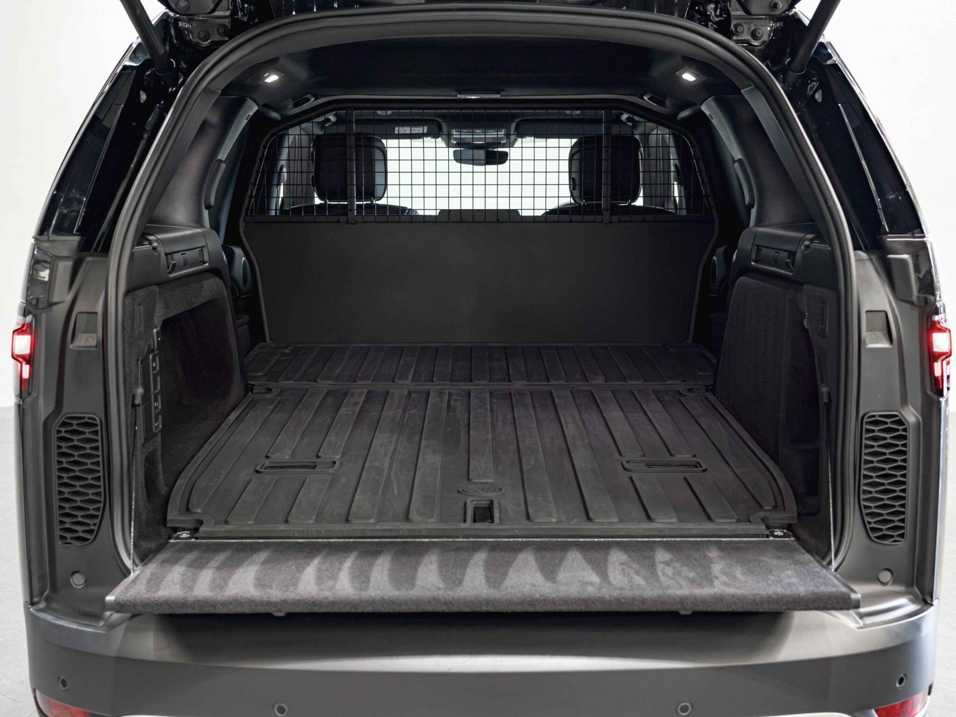 An interior shot of the boot on a 2025 Land Rover Discovery