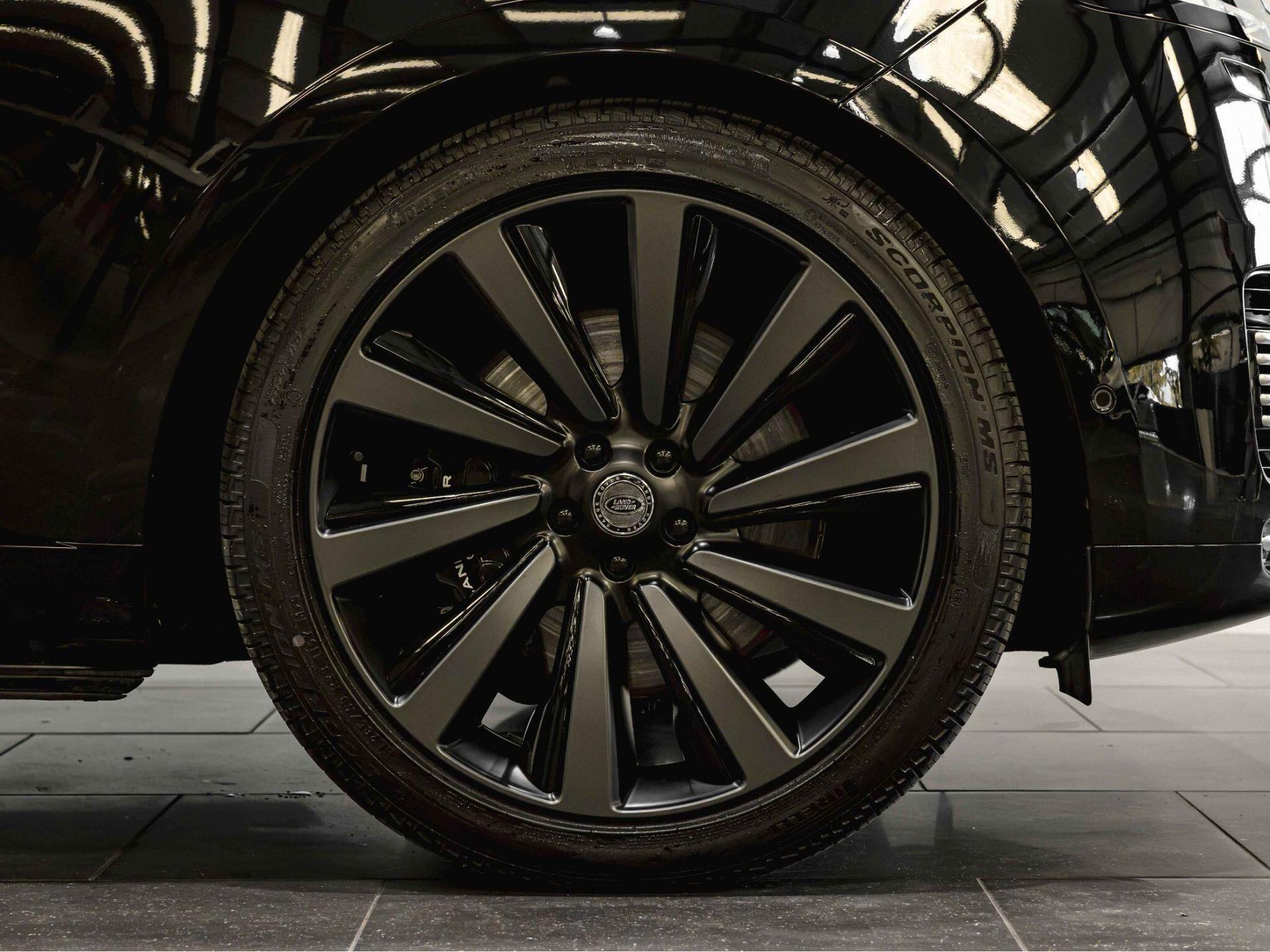 An exterior shot of the wheel on a 2024 Land Rover Range Rover