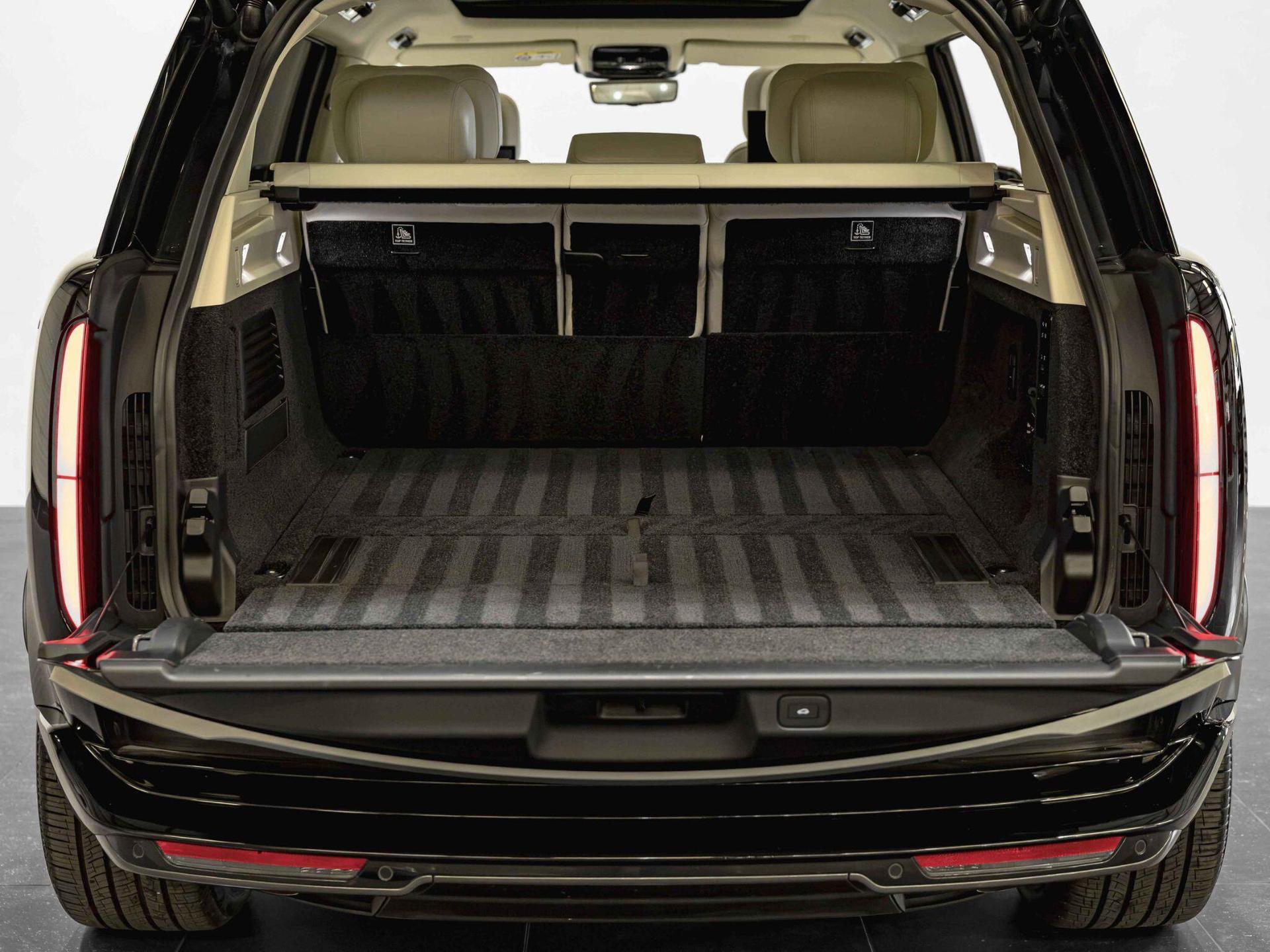 An interior shot of the boot on a 2024 Land Rover Range Rover