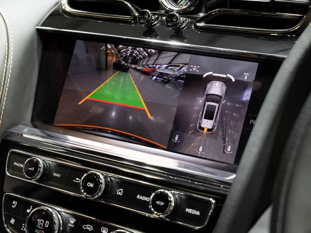 An interior shot of the infotainment system on a 2025 Bentley Bentayga