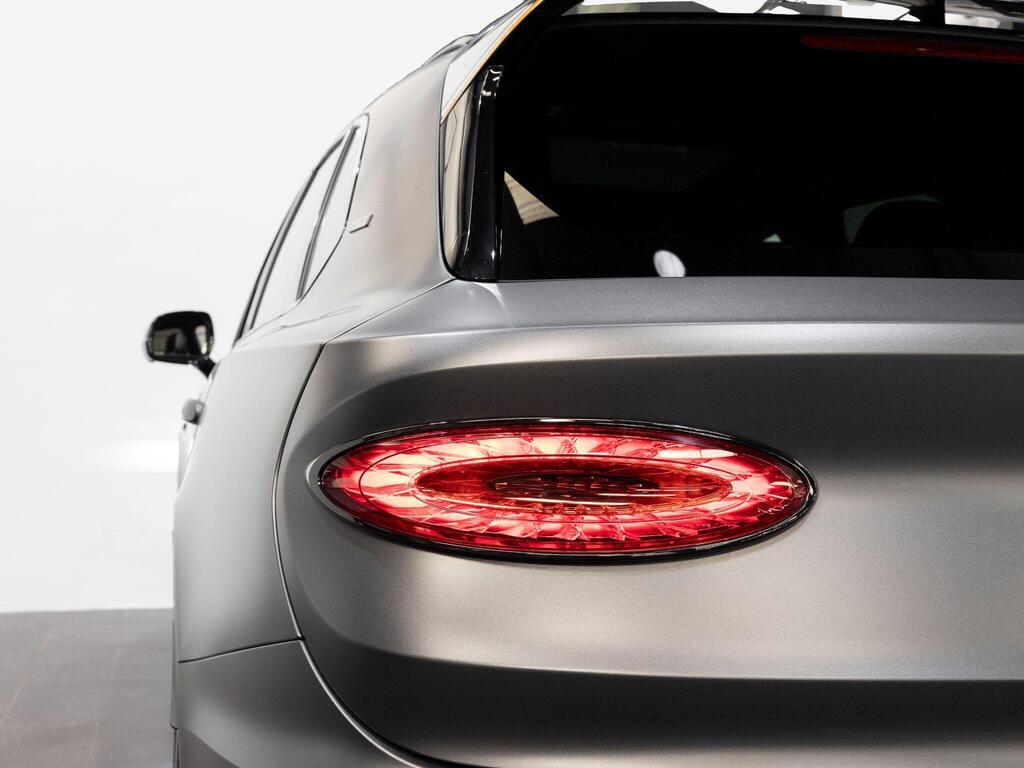 An exterior shot of the lights rear on a 2025 Bentley Bentayga