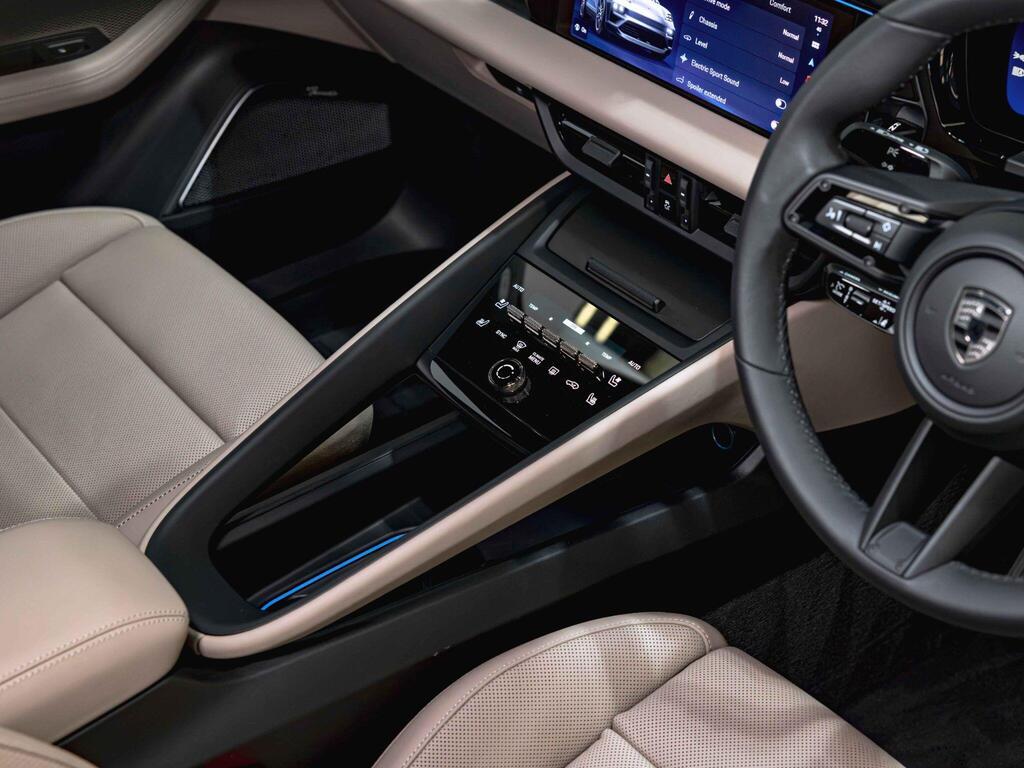 An interior shot of the interior front on a 2024 Porsche Macan