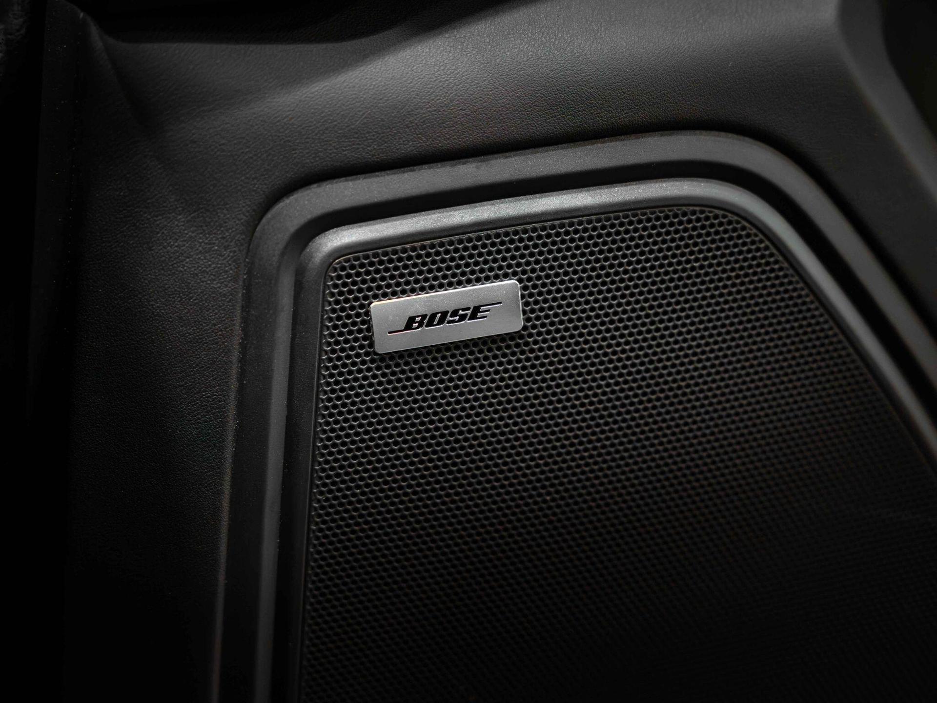 An interior shot of the misc controls on a 2025 Porsche Macan