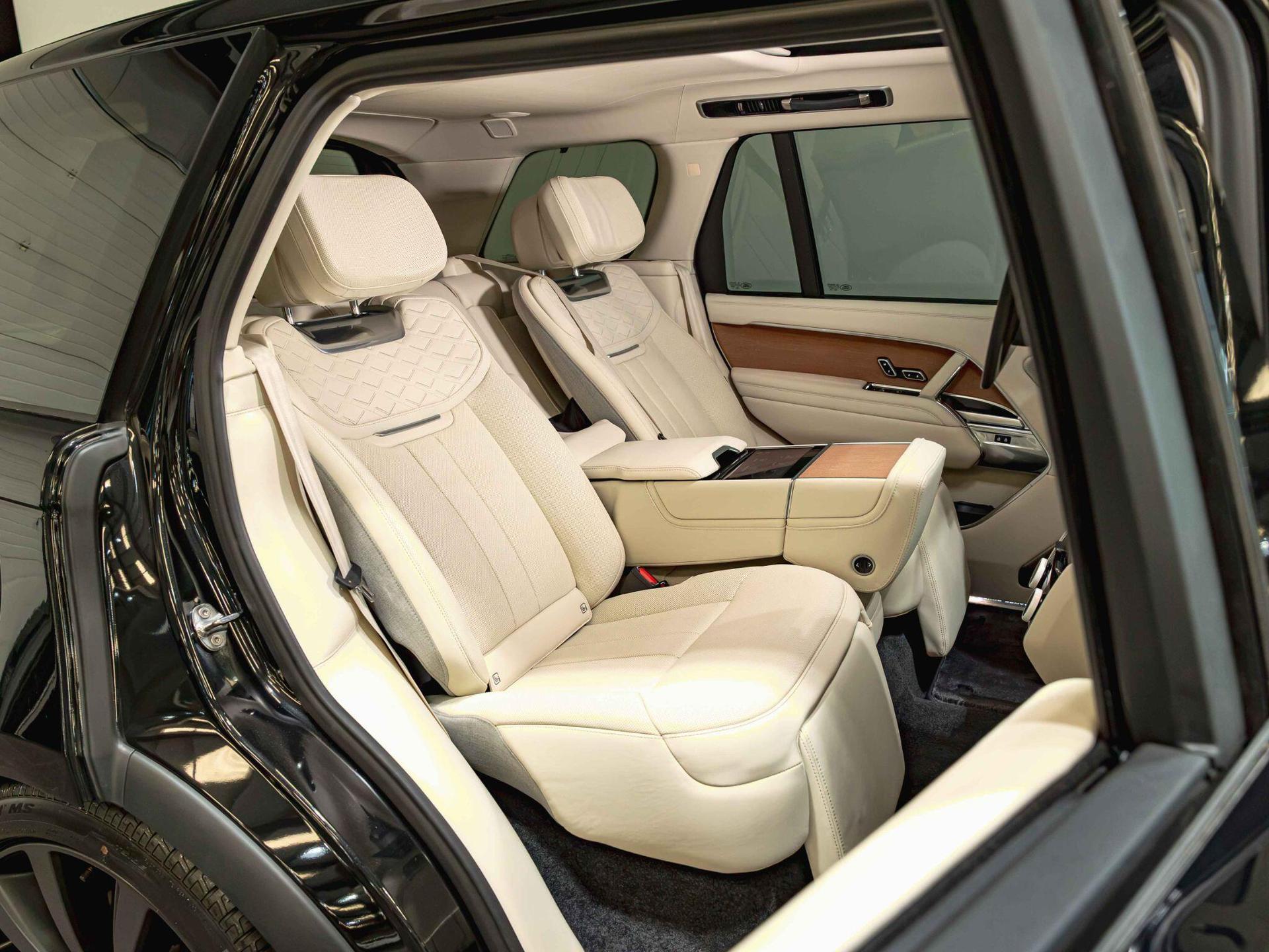 An interior shot of the seat front passenger on a 2024 Land Rover Range Rover