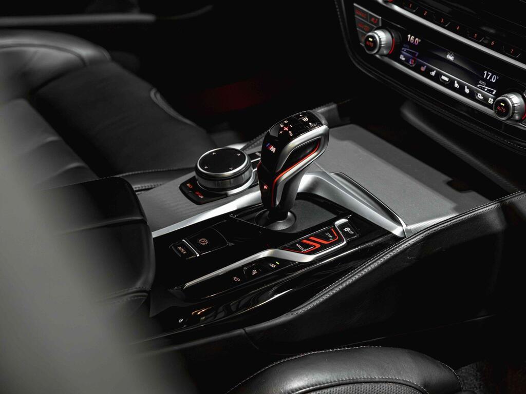 An interior shot of the interior front on a 2021 BMW M5