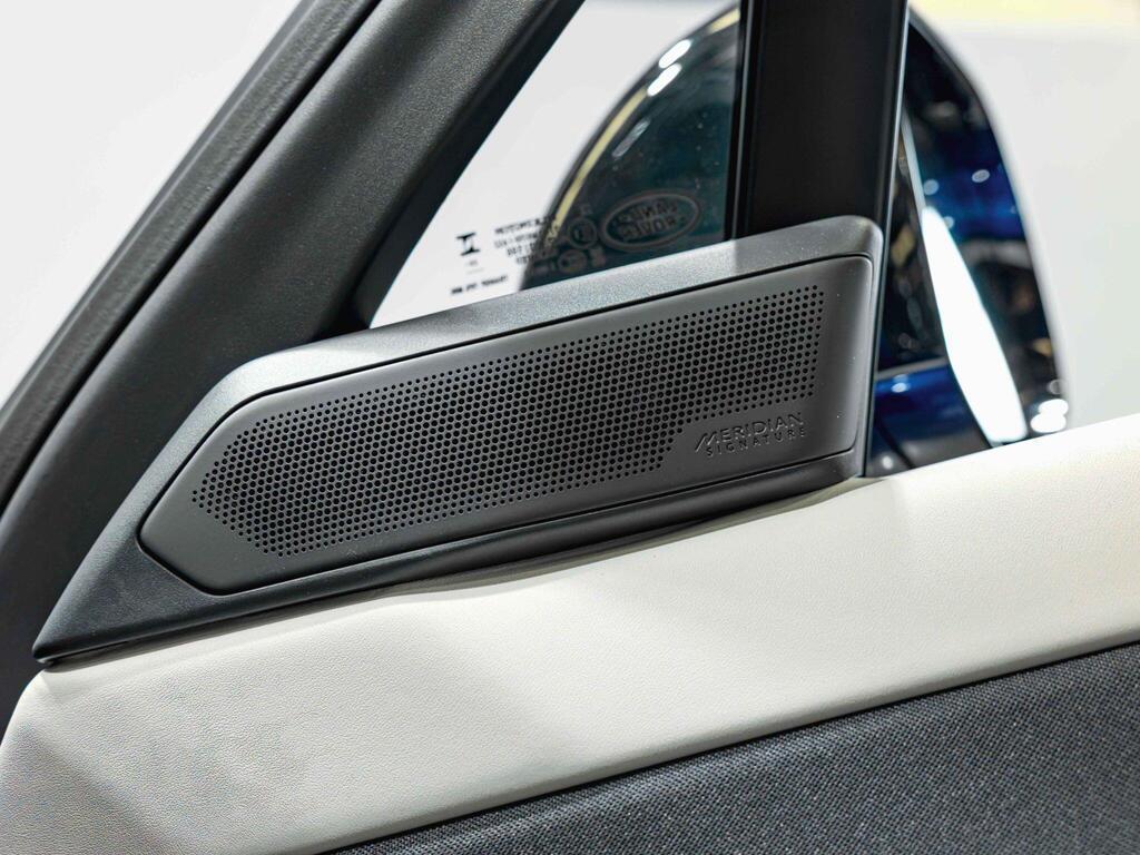 An interior shot of the misc controls on a 2026 Land Rover Range Rover Sport