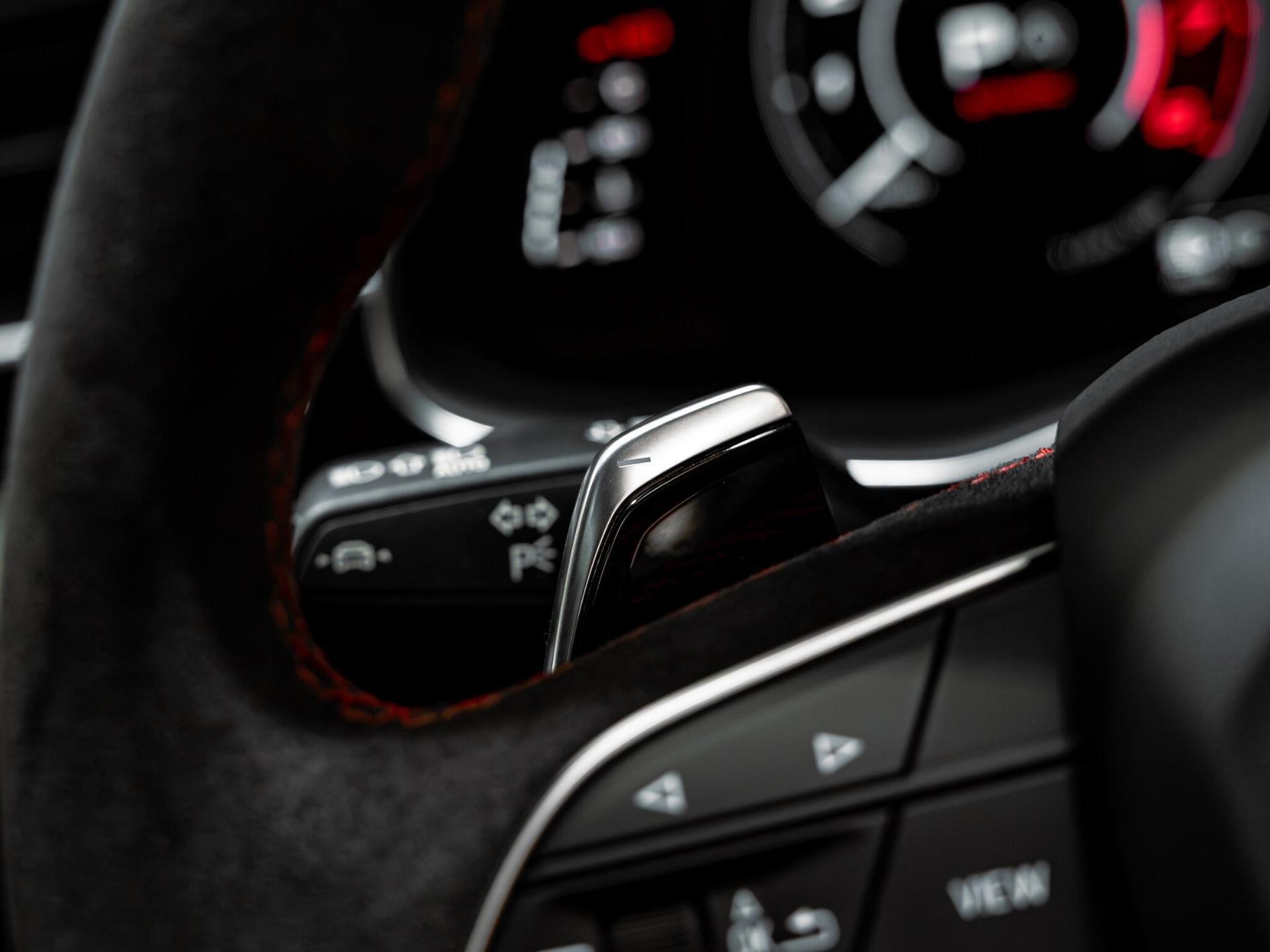 An interior shot of the misc controls on a 2023 Audi RSQ8