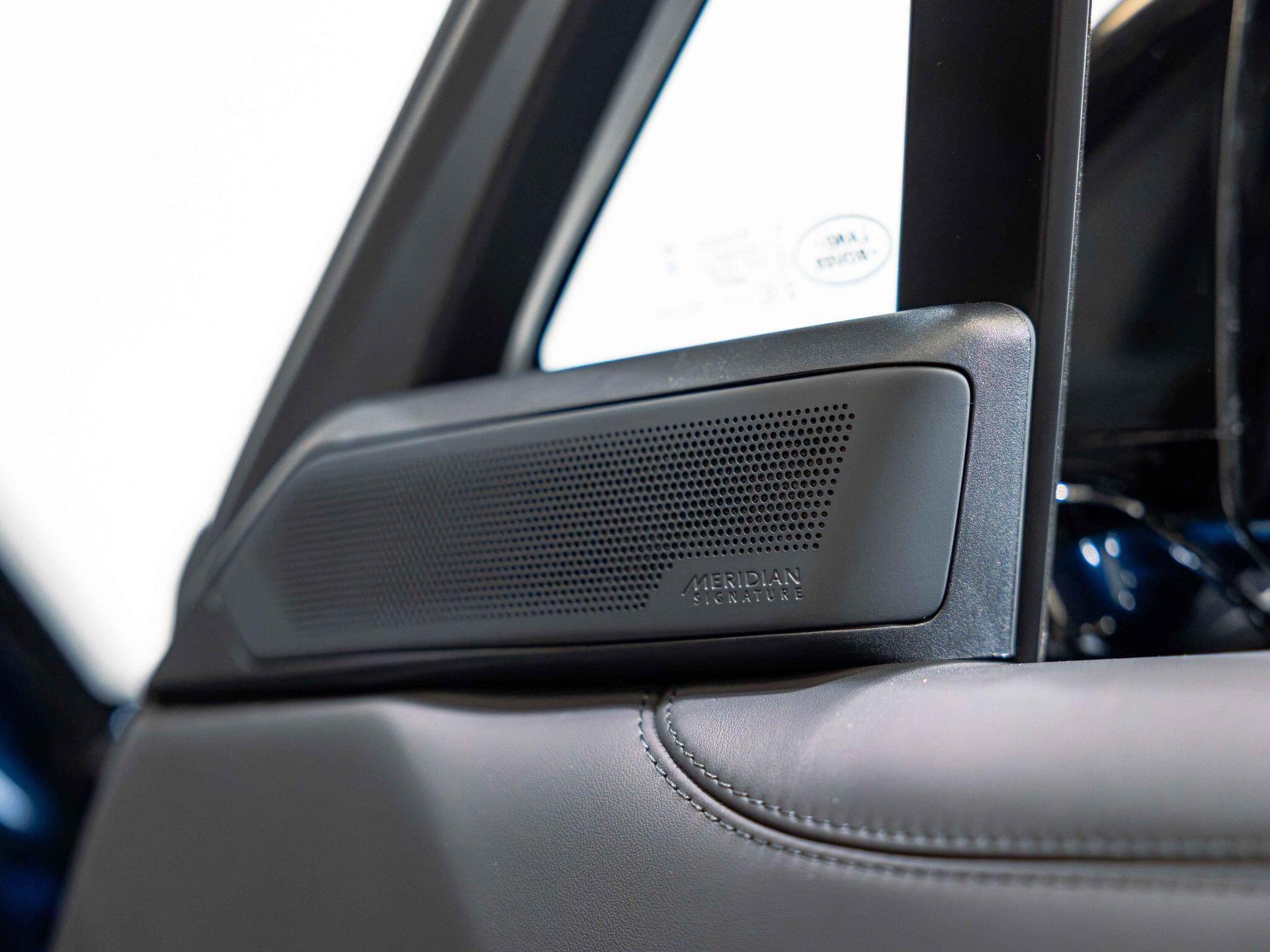 An interior shot of the misc controls on a 2026 Land Rover Range Rover