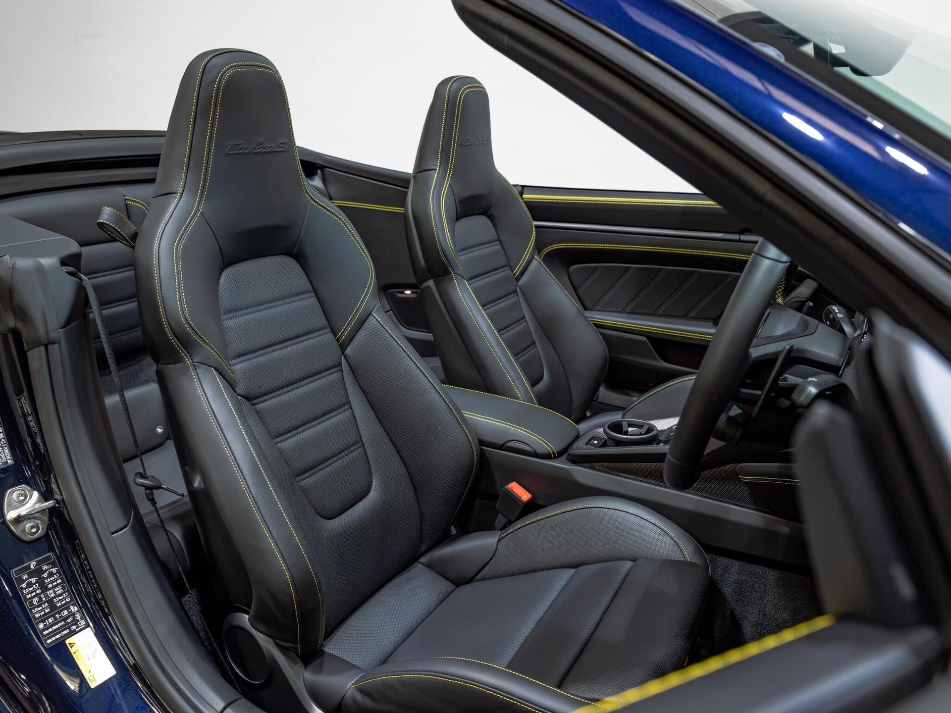An interior shot of the seat front passenger on a 2026 Porsche 911