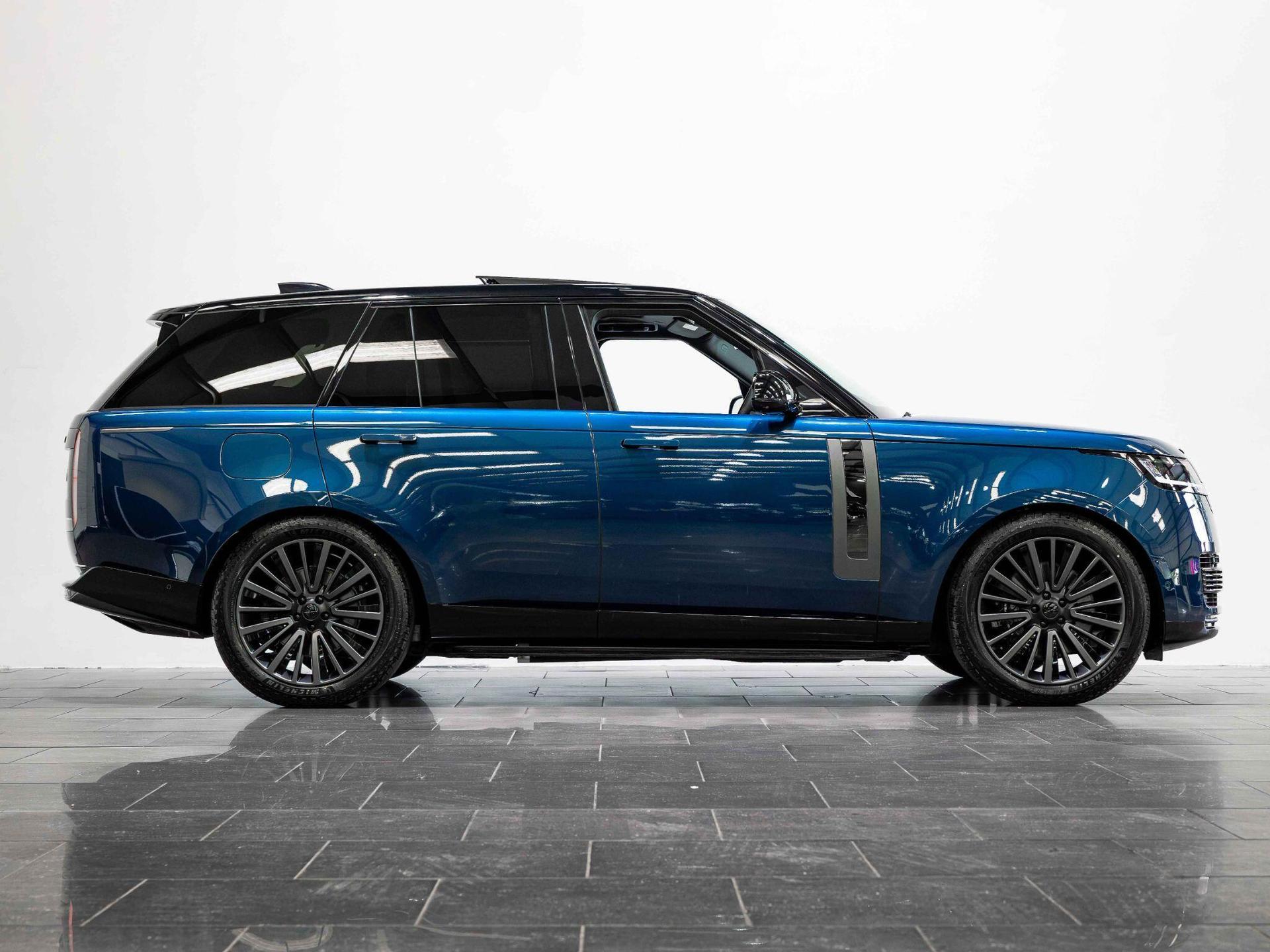 An exterior shot of the side right on a 2026 Land Rover Range Rover