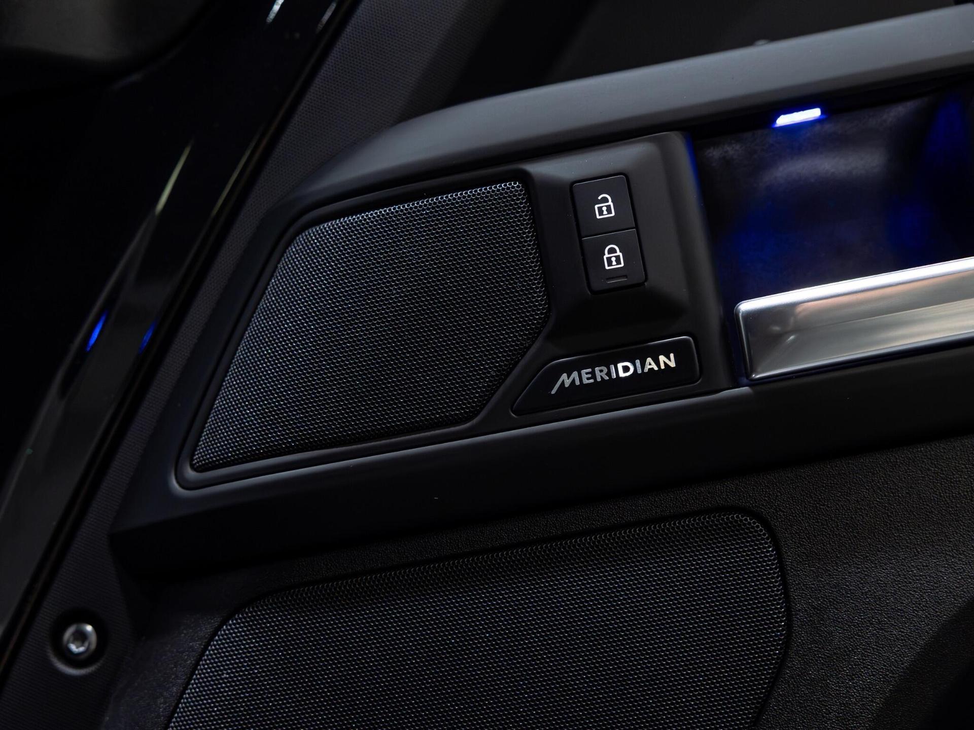 An interior shot of the misc controls on a 2026 Land Rover Defender 90