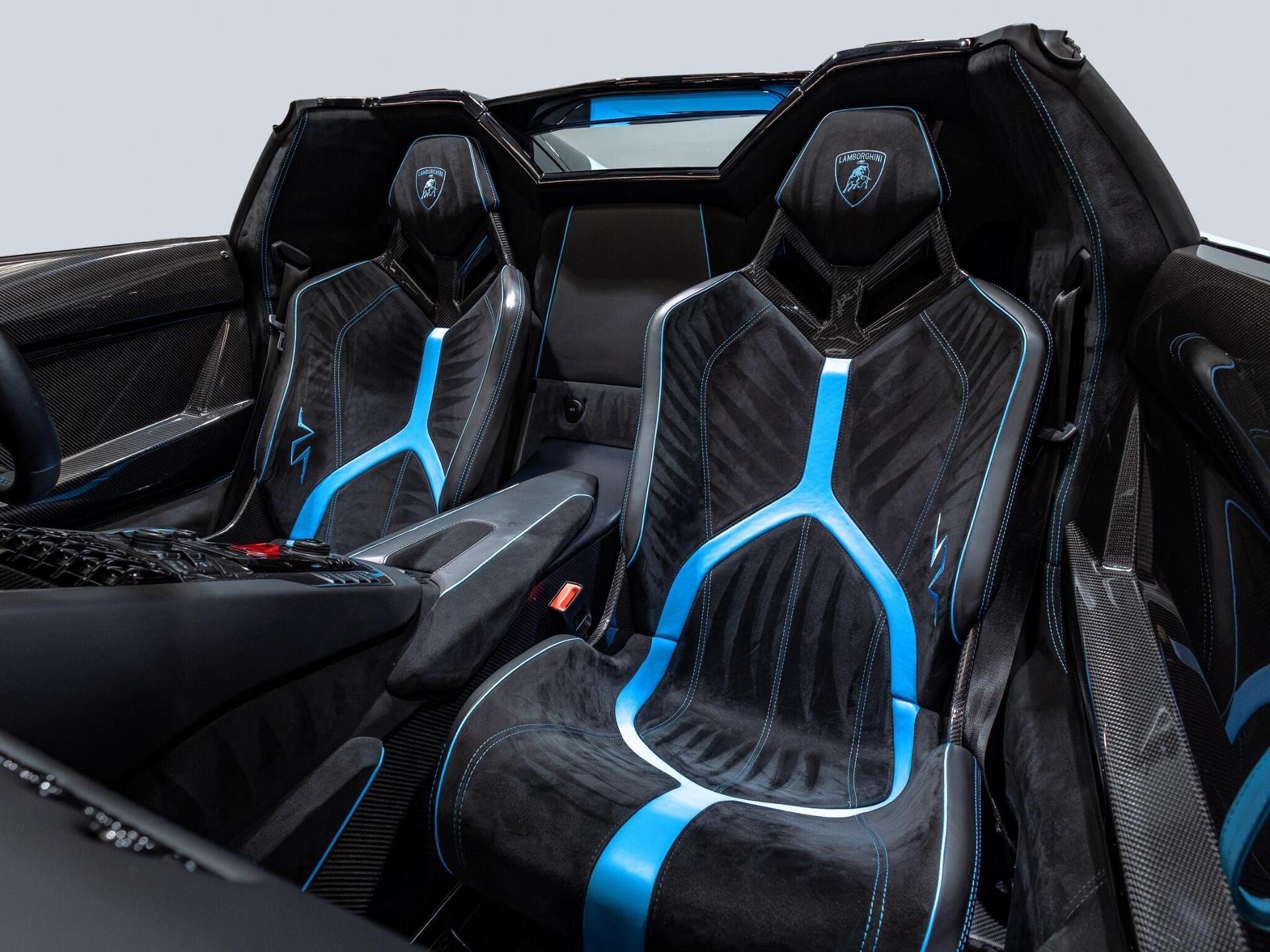 An interior shot of the seat front passenger on a 2017 Lamborghini Aventador