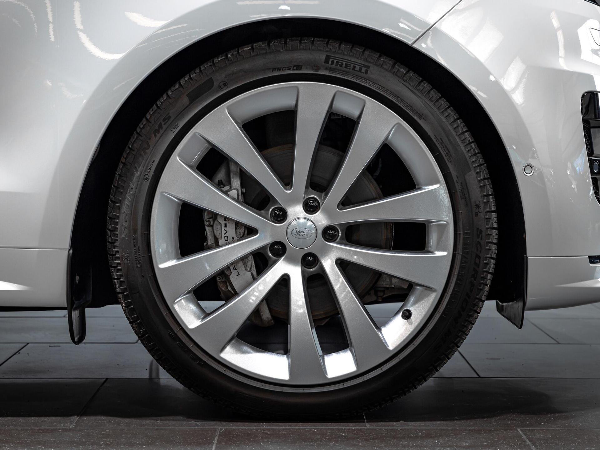 An exterior shot of the wheel on a 2025 Land Rover Range Rover Sport
