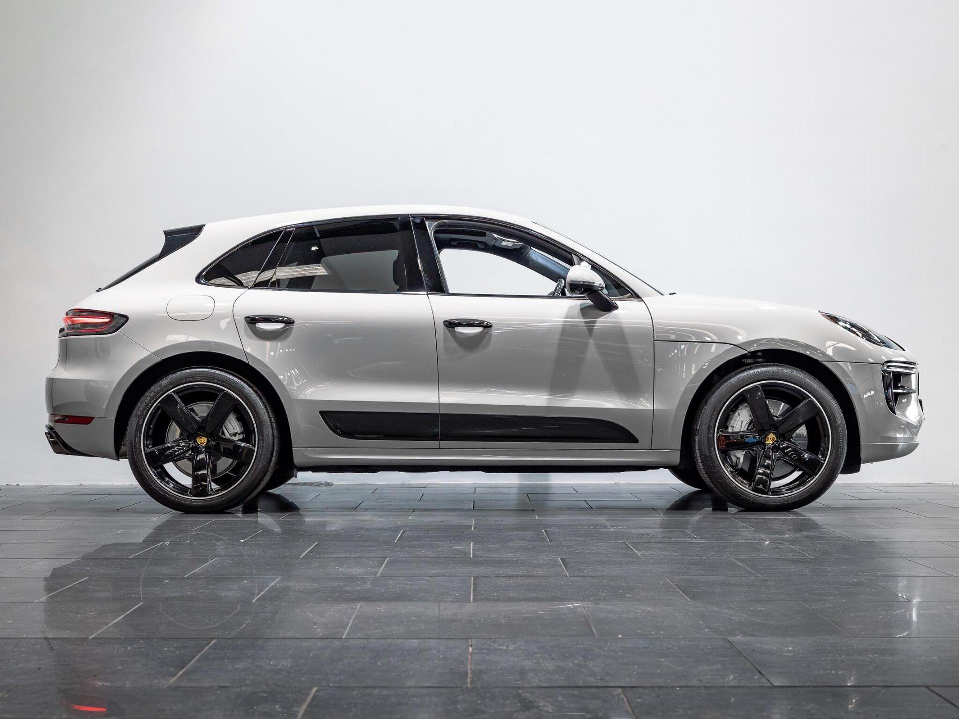 An exterior shot of the side right on a 2020 Porsche Macan