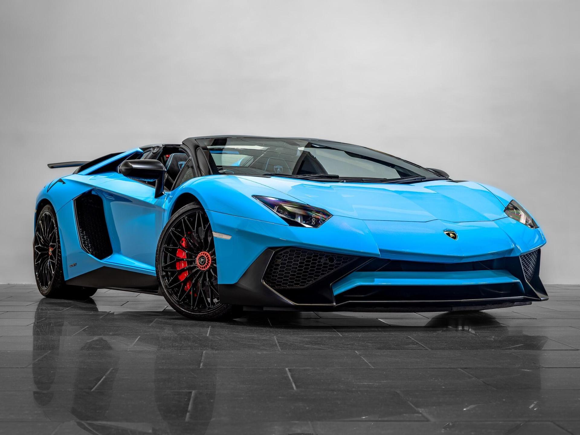 An exterior shot of the front right on a 2017 Lamborghini Aventador