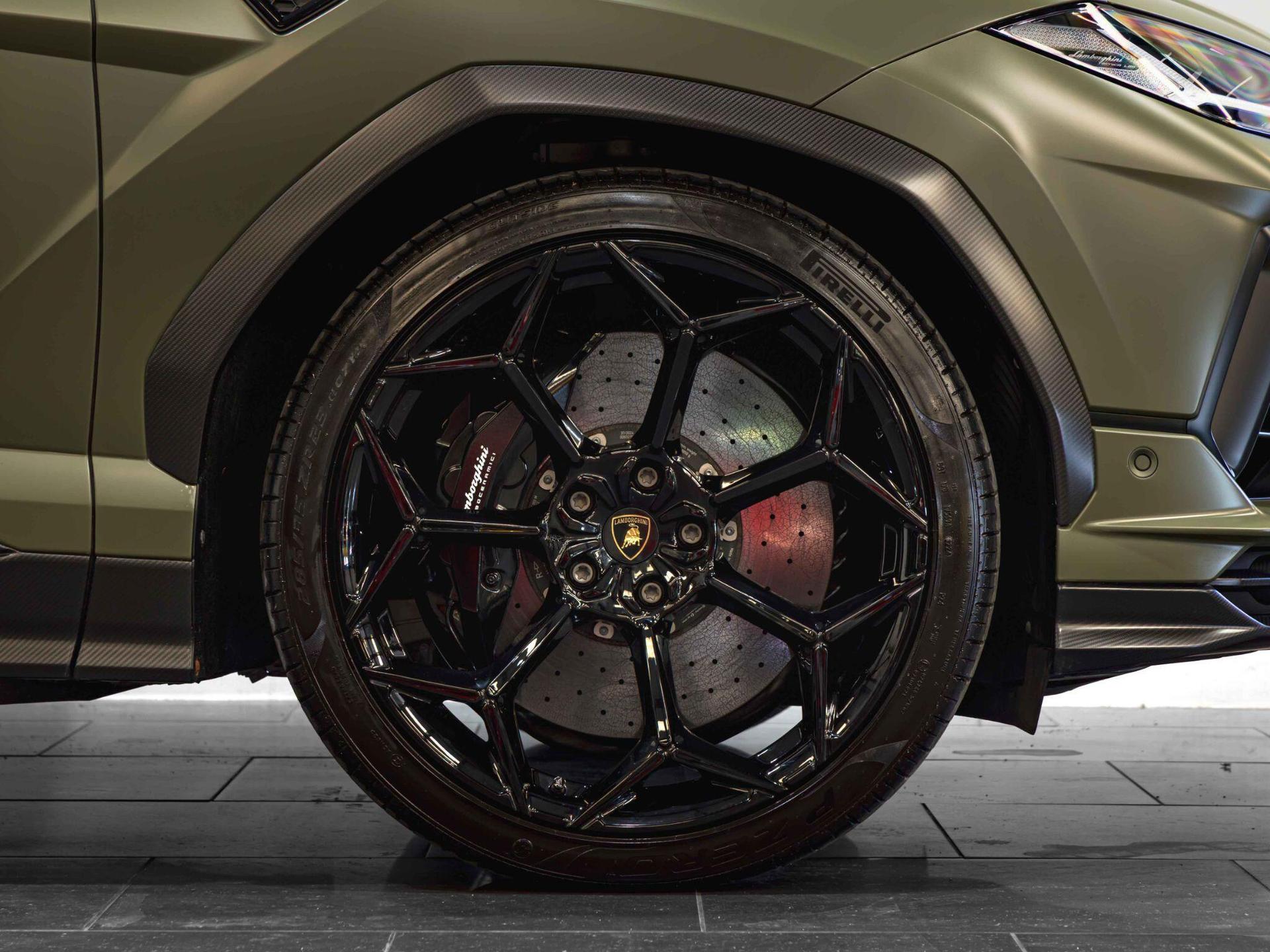 An exterior shot of the wheel on a 2024 Lamborghini Urus