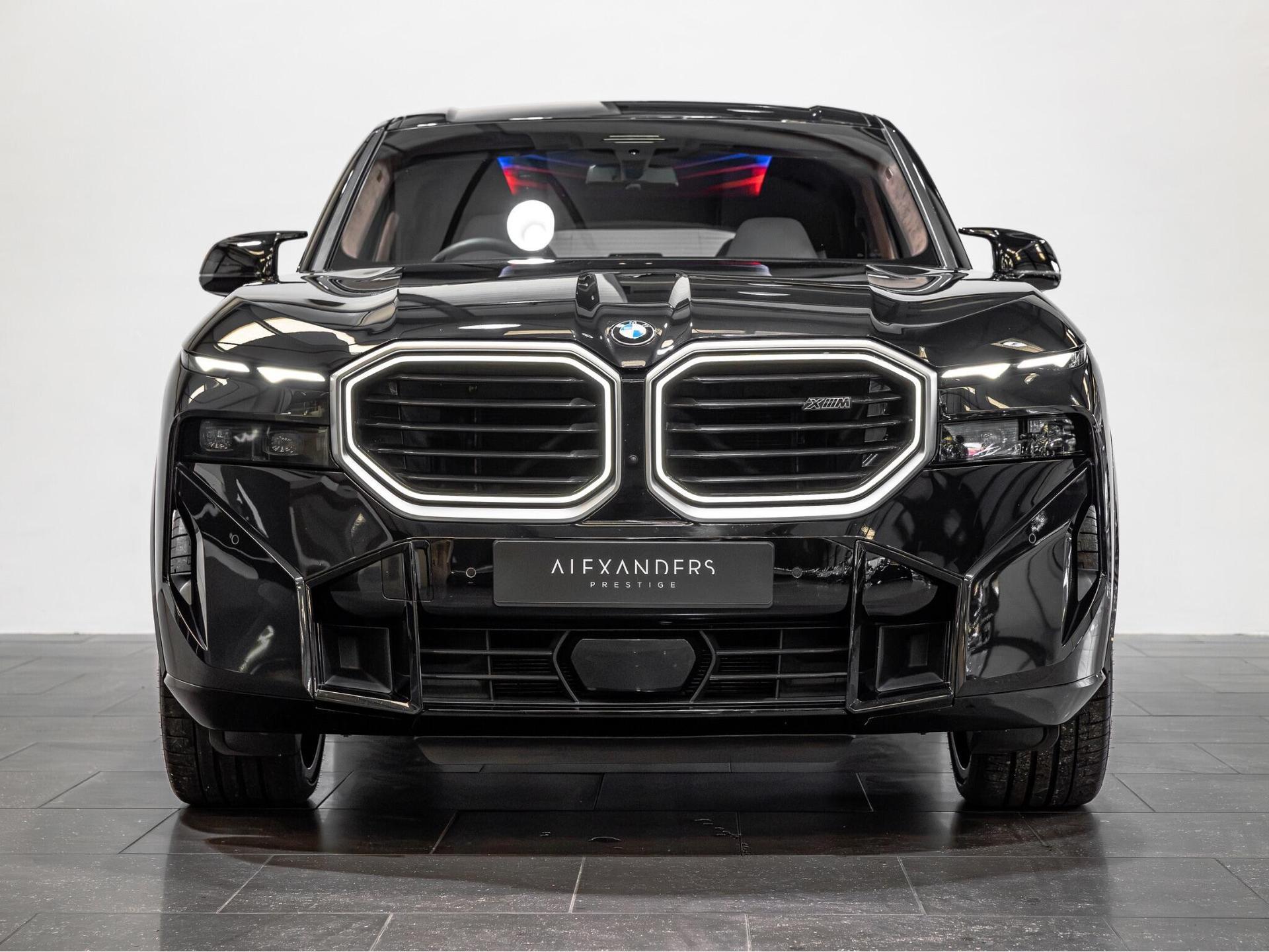 An exterior shot of the front on a 2024 BMW XM