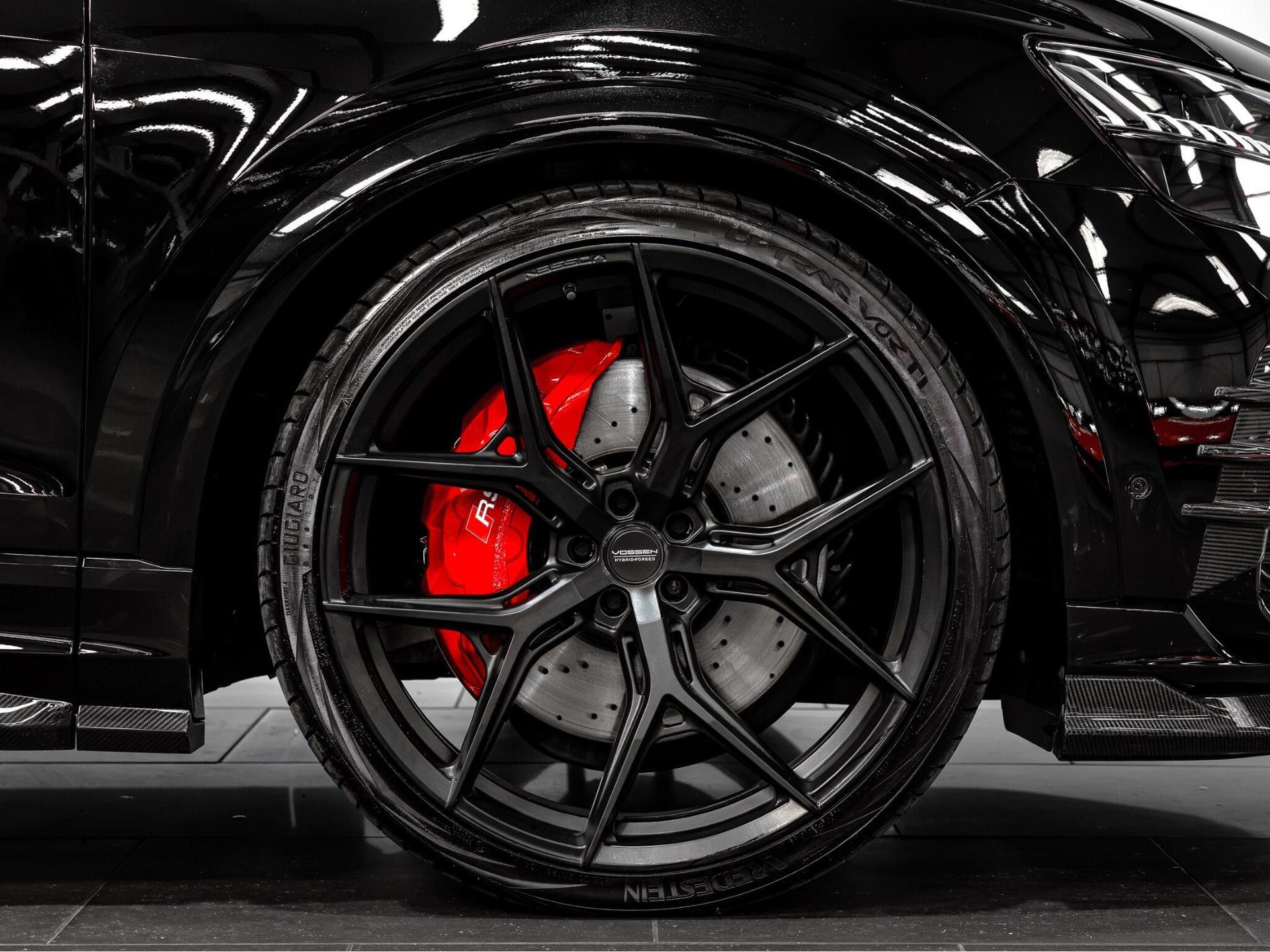 An exterior shot of the wheel on a 2023 Audi RSQ8