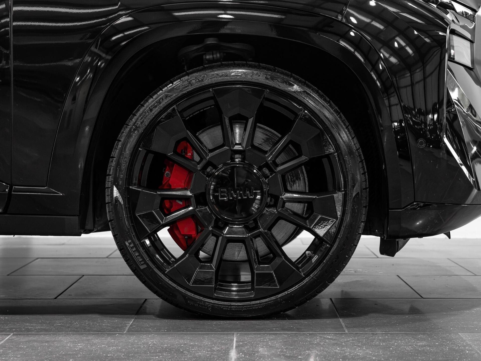 An exterior shot of the wheel on a 2024 BMW XM