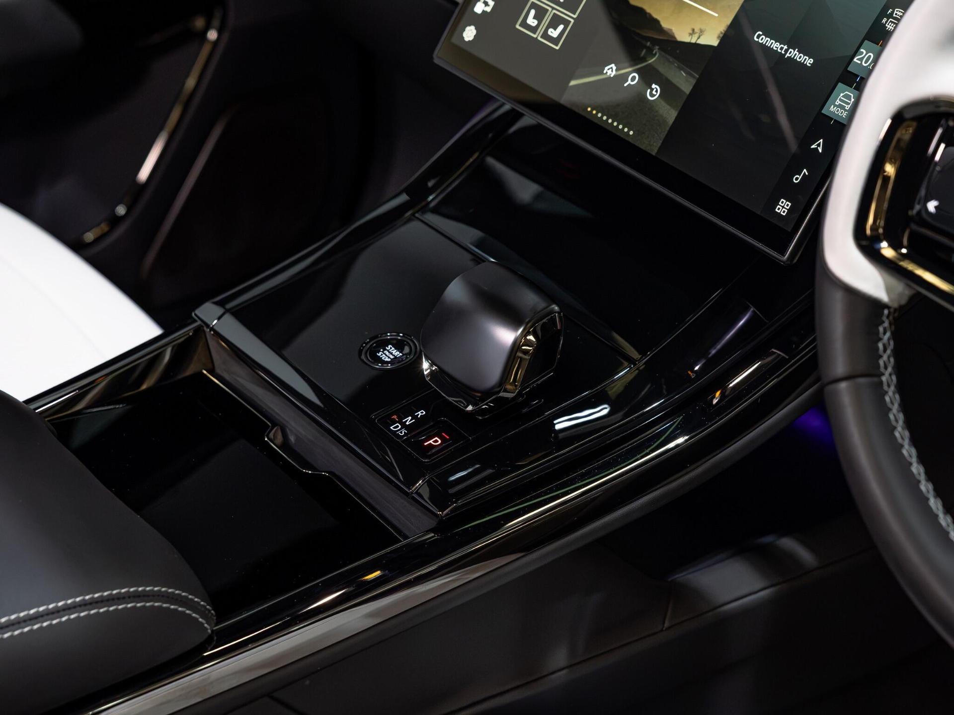 An interior shot of the misc controls on a 2026 Land Rover Range Rover Sport