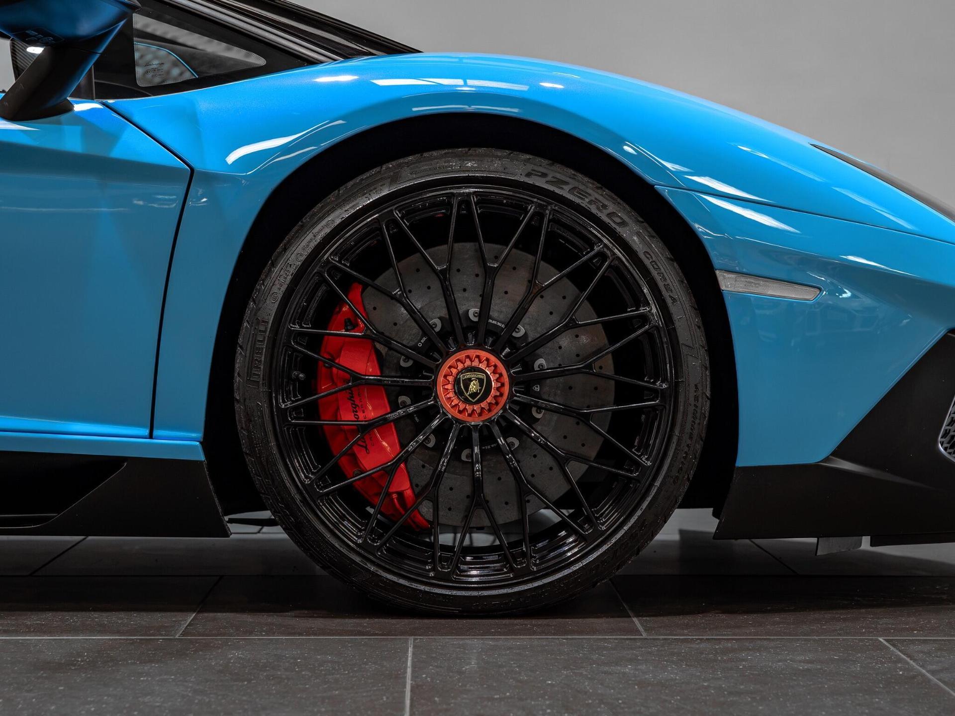 An exterior shot of the wheel on a 2017 Lamborghini Aventador