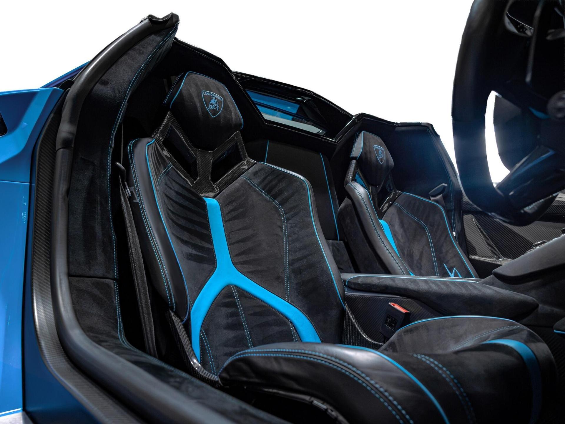 An interior shot of the seat front passenger on a 2017 Lamborghini Aventador