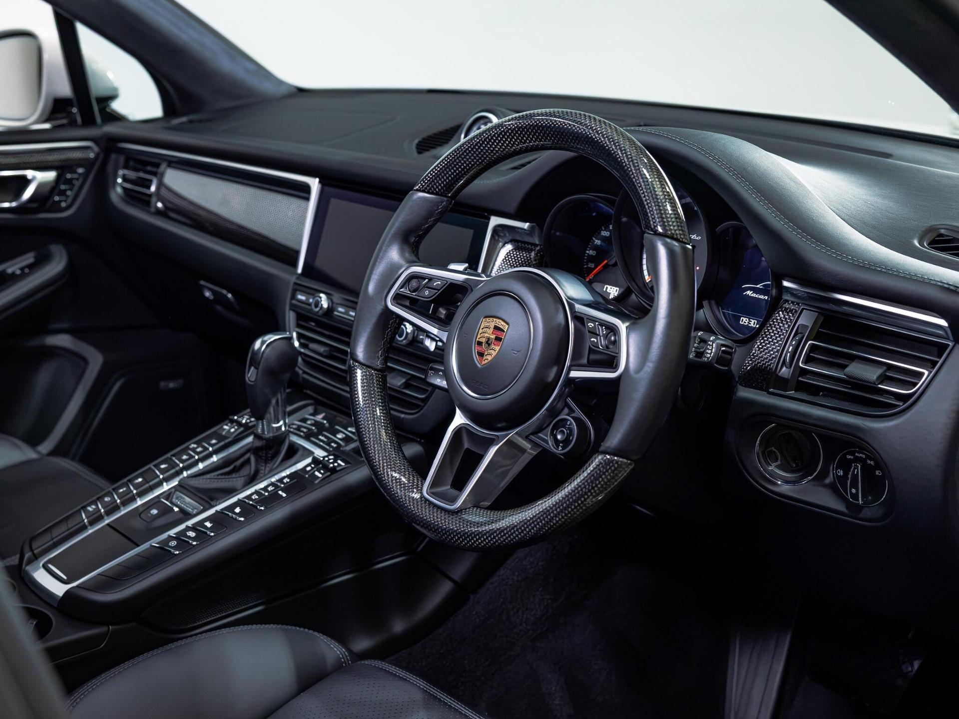 An interior shot of the interior front on a 2020 Porsche Macan