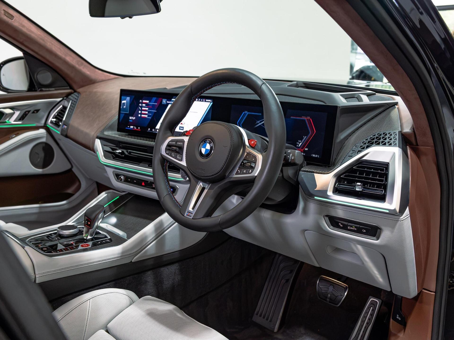 An interior shot of the interior front on a 2024 BMW XM