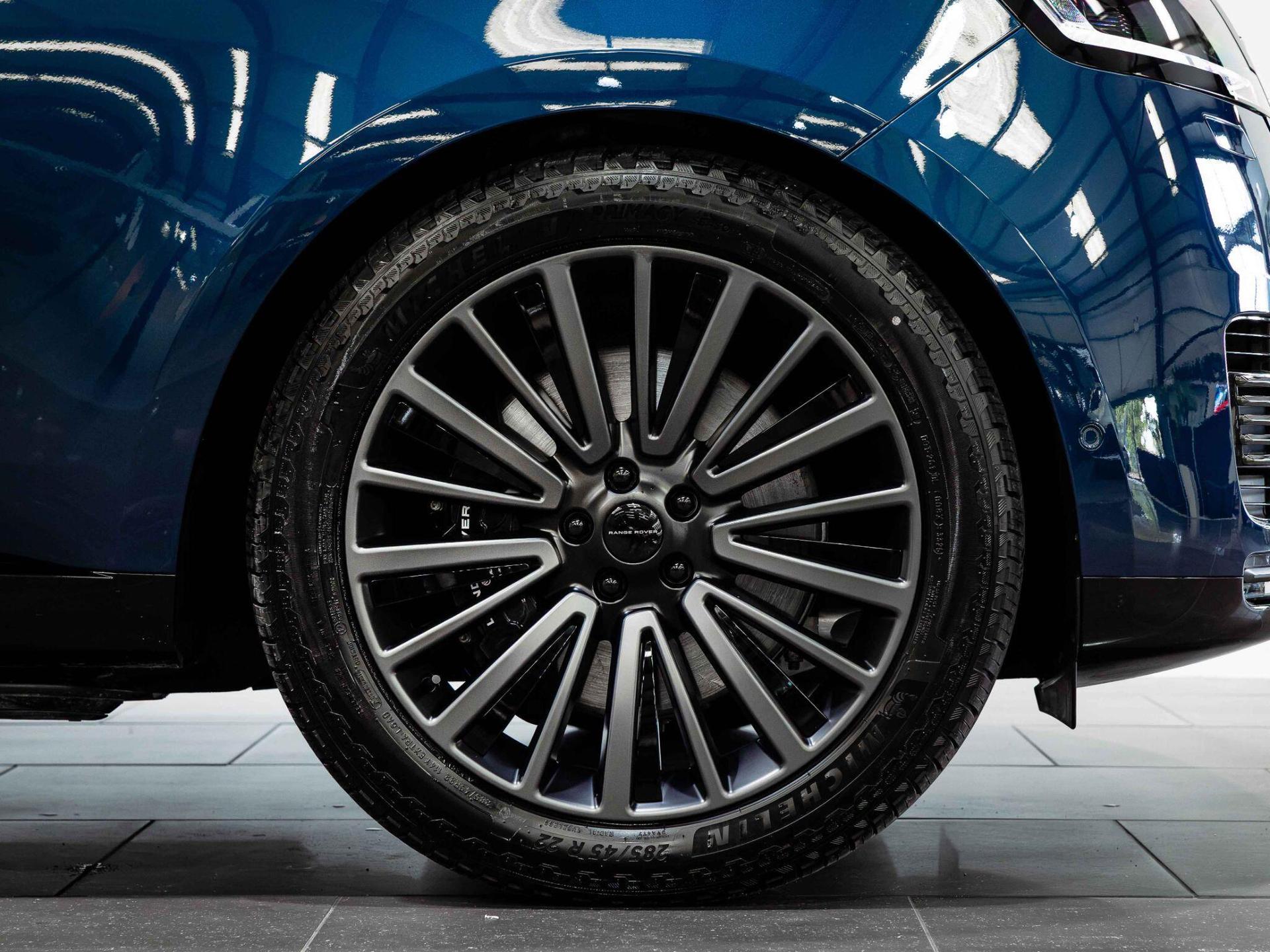 An exterior shot of the wheel on a 2026 Land Rover Range Rover