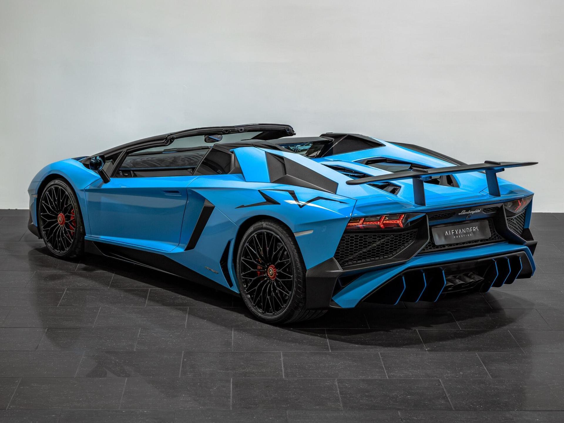 An exterior shot of the front right on a 2017 Lamborghini Aventador