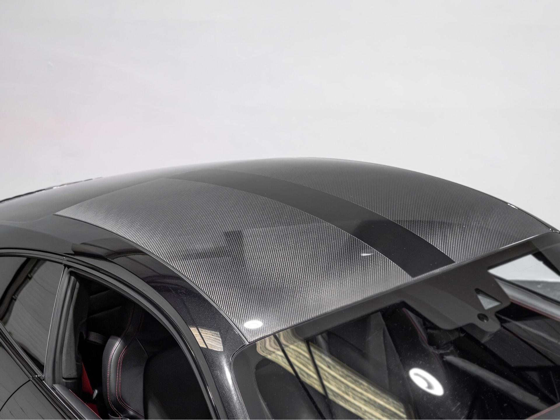 An exterior shot of the roof on a 2021 Porsche 911