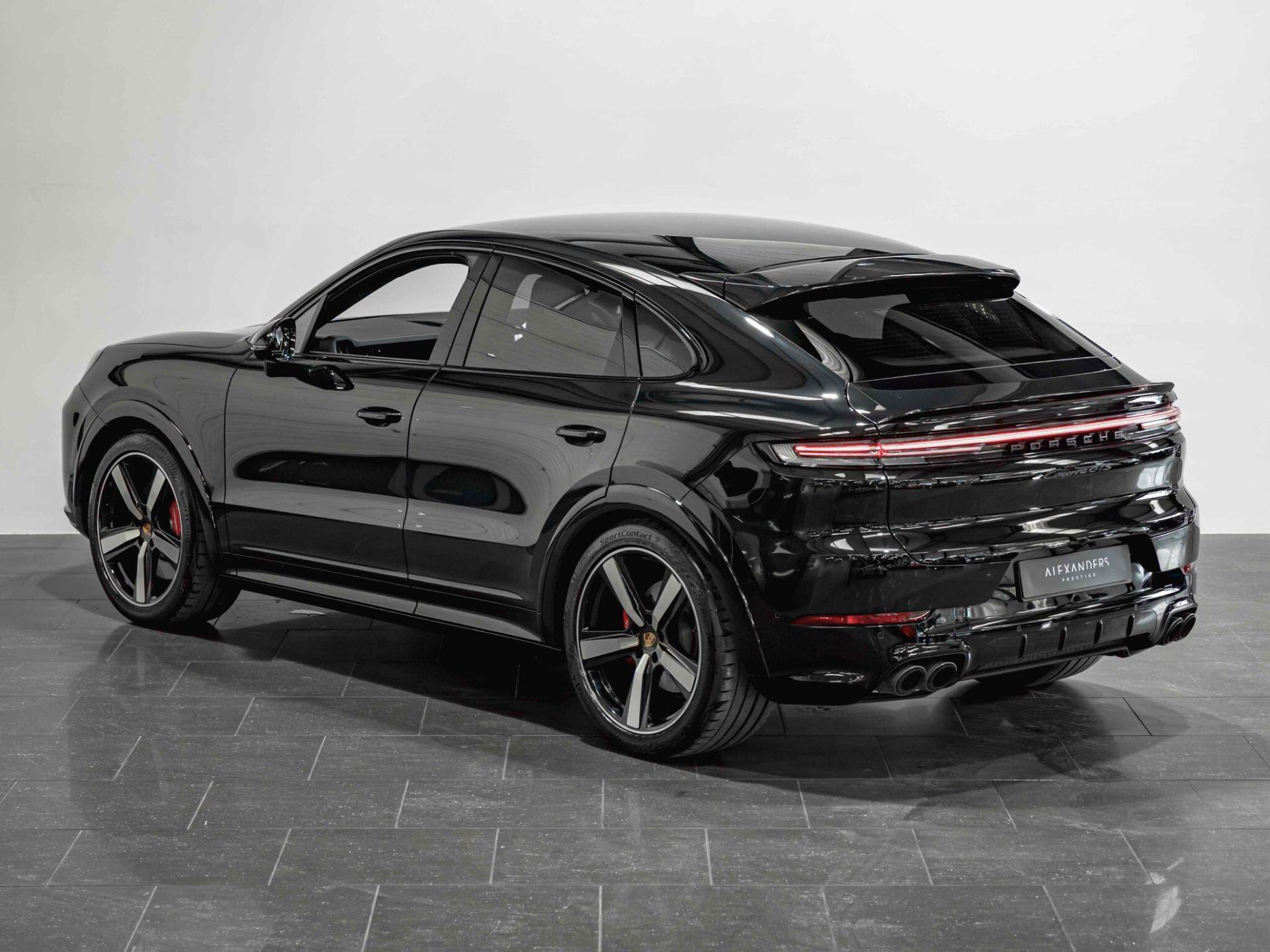 An exterior shot of the rear left on a 2025 Porsche Cayenne