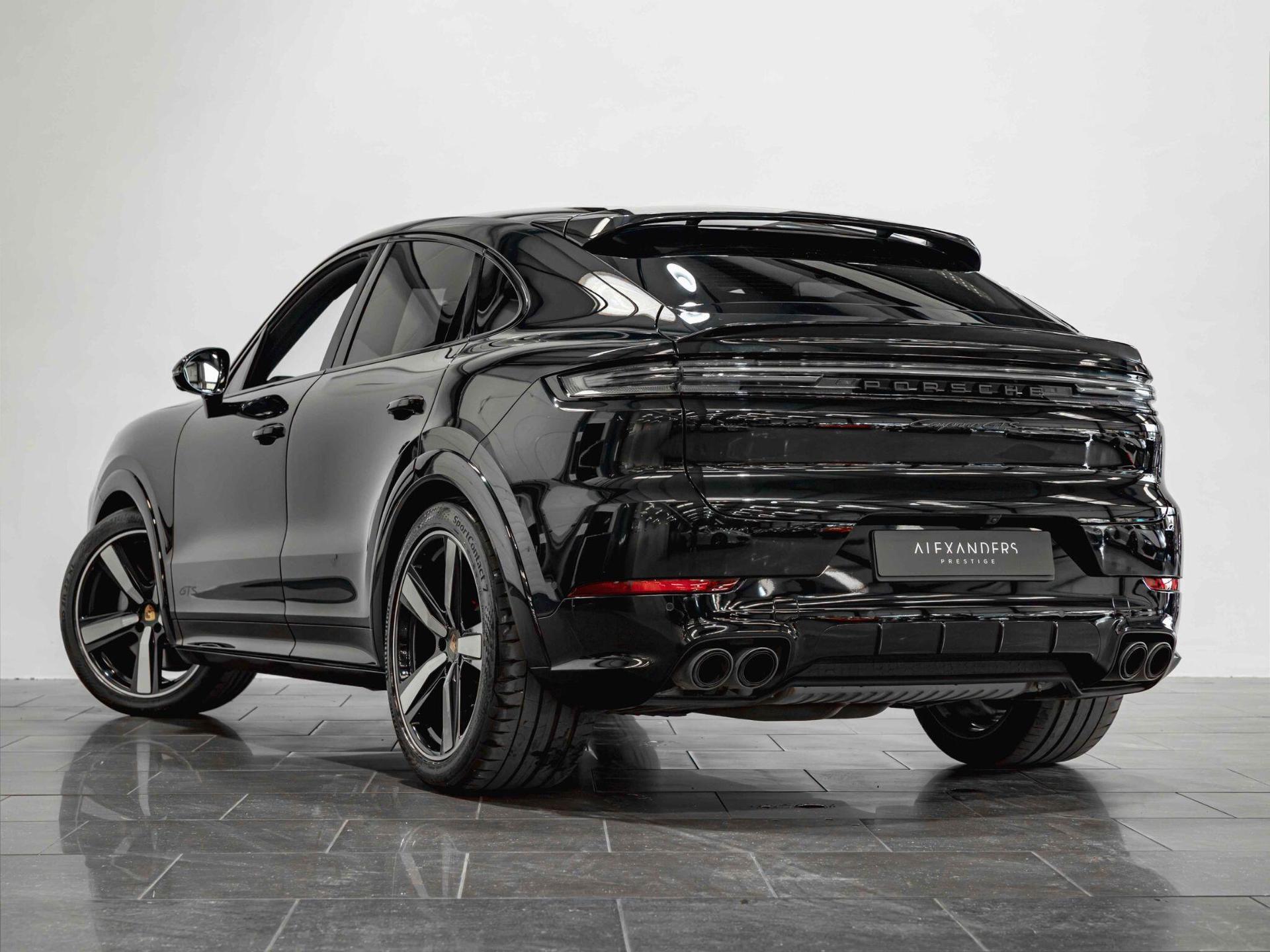 An exterior shot of the rear left on a 2025 Porsche Cayenne