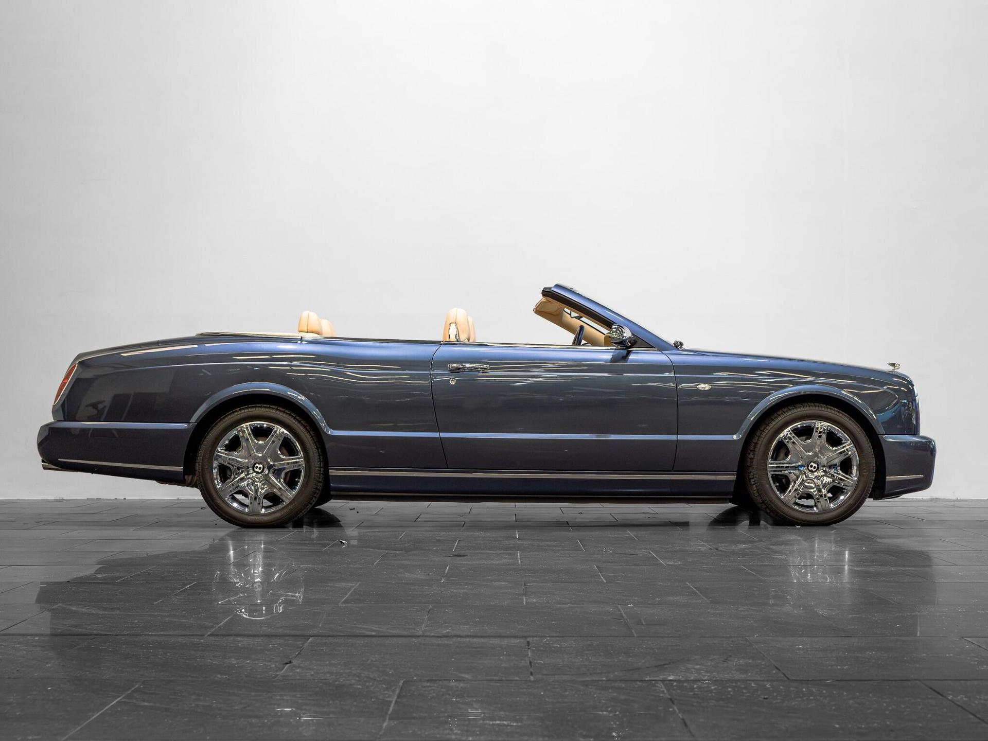 An exterior shot of the side right on a 2006 Bentley Azure