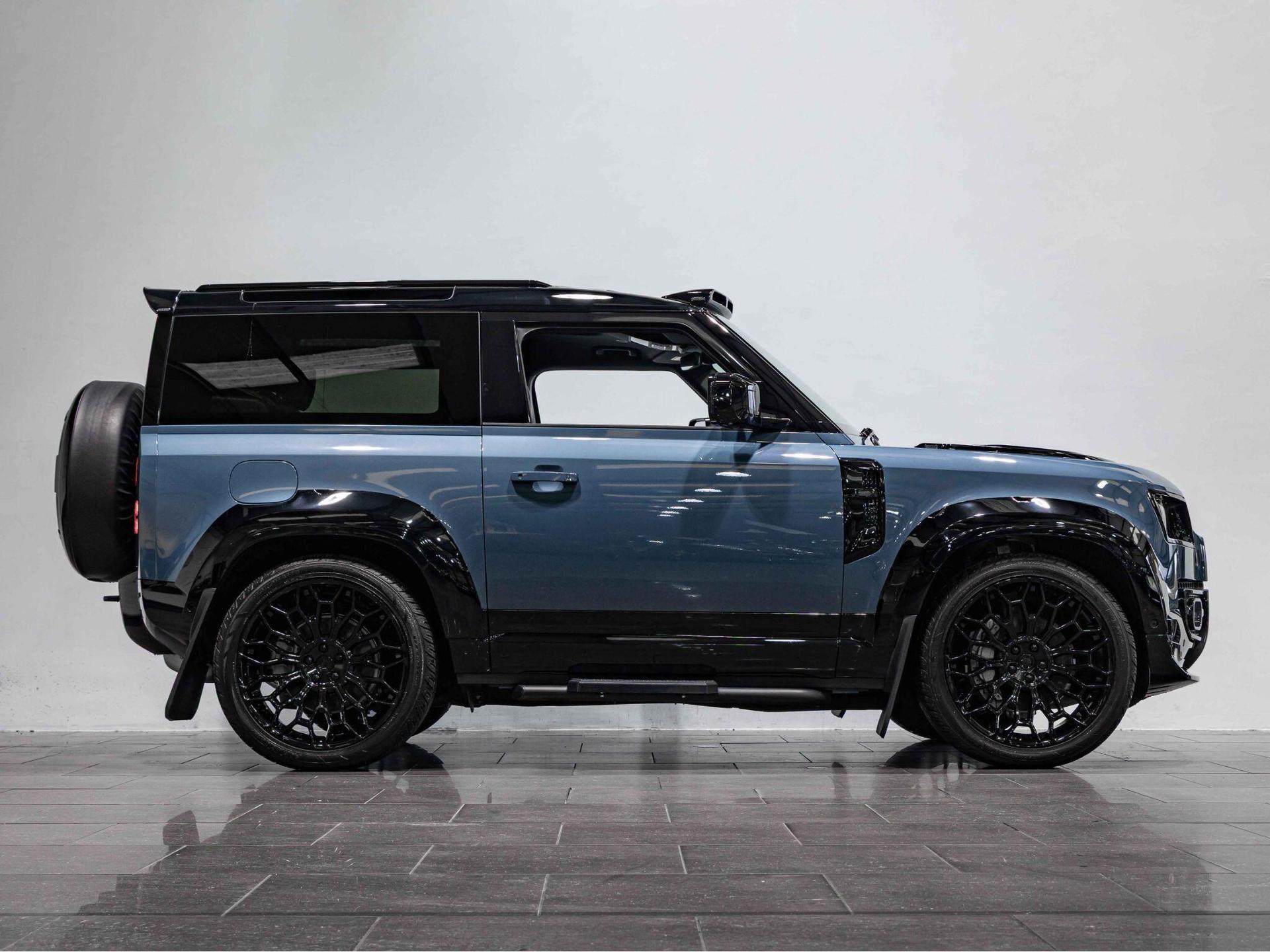 An exterior shot of the side right on a 2025 Land Rover Defender 90