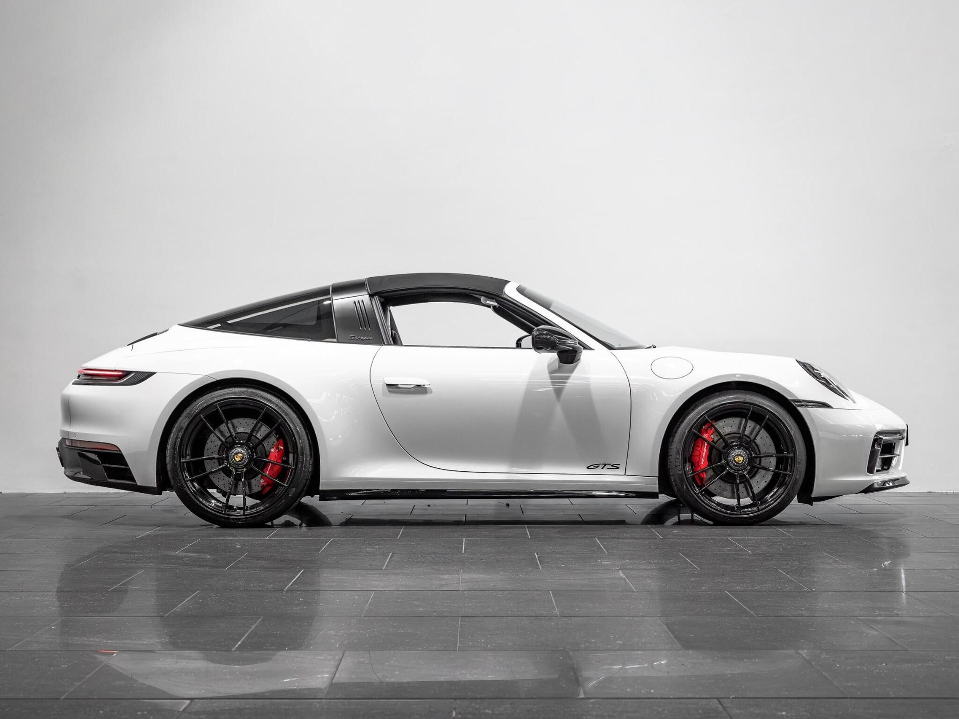 An exterior shot of the side right on a 2021 Porsche 911