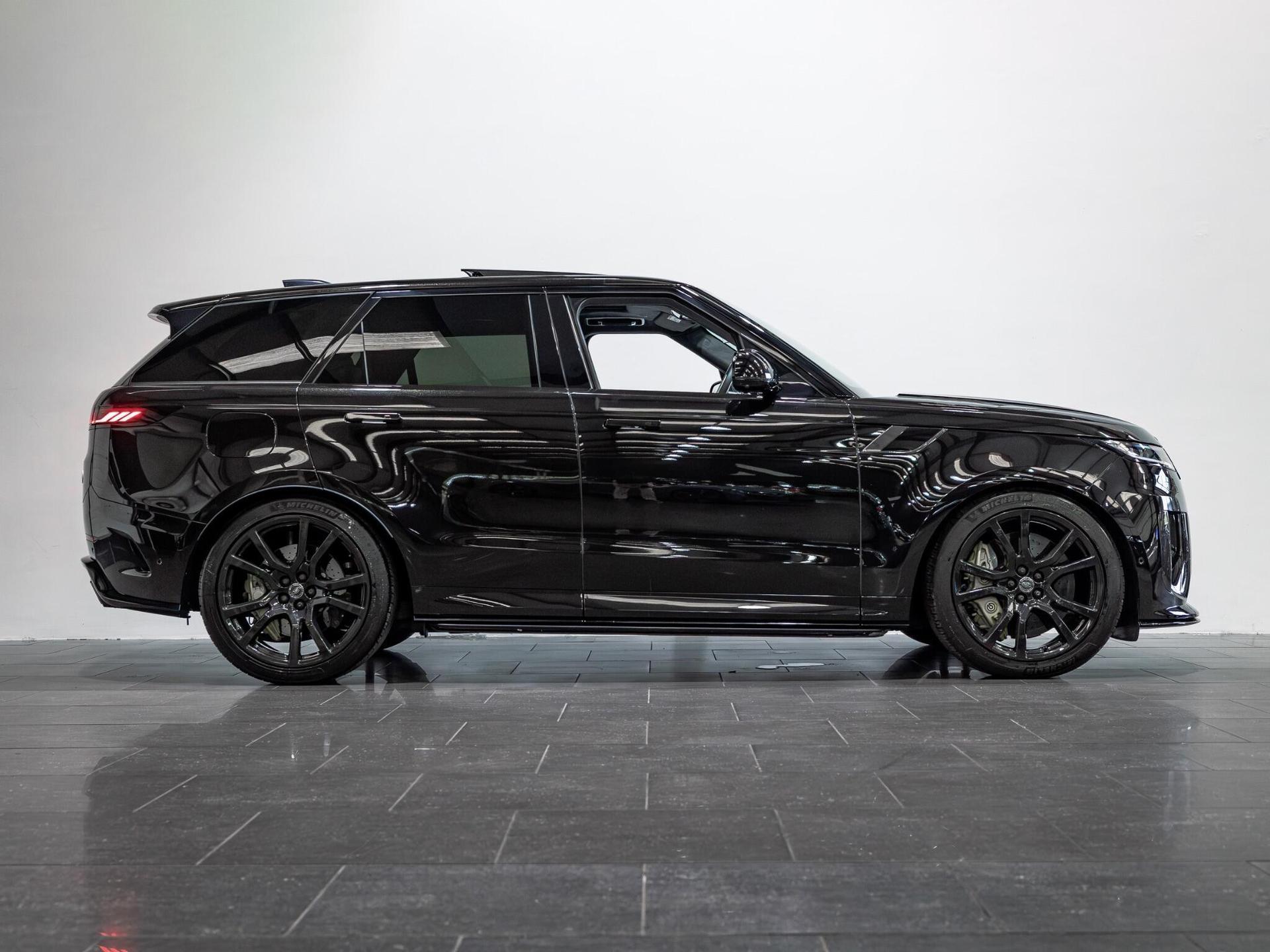 An exterior shot of the side right on a 2024 Land Rover Range Rover Sport